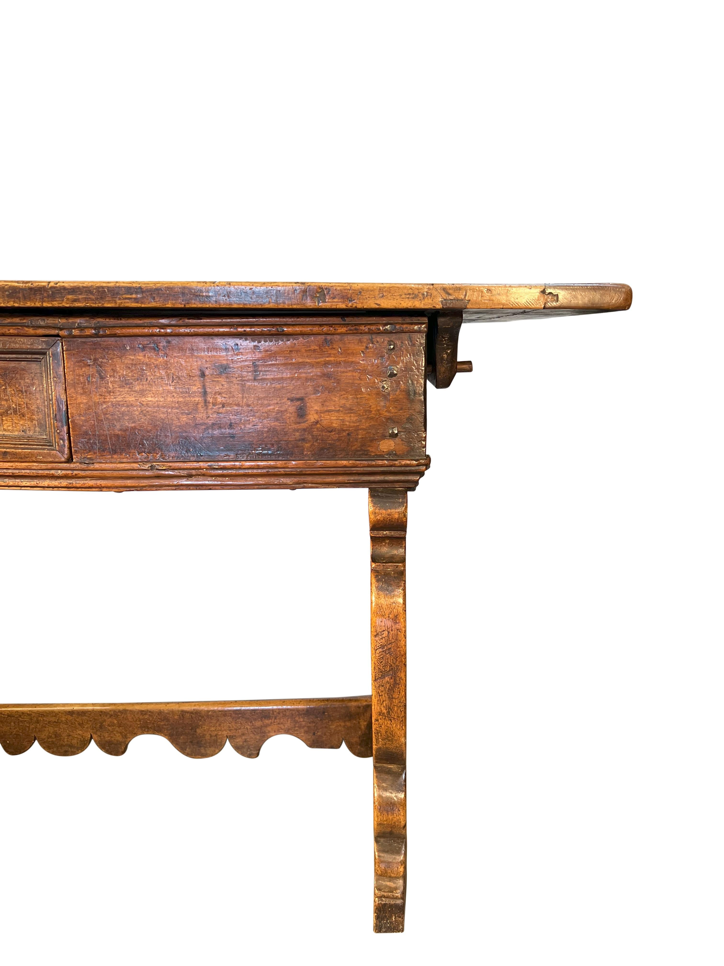 Antique Italian walnut Desk from Emilia Romagna  2