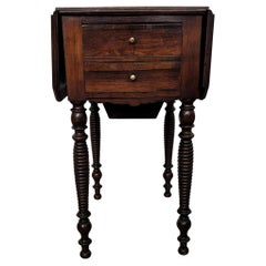 Ancienne table d'appoint à abattant en noyer italien, console avec pieds tournés sculptés