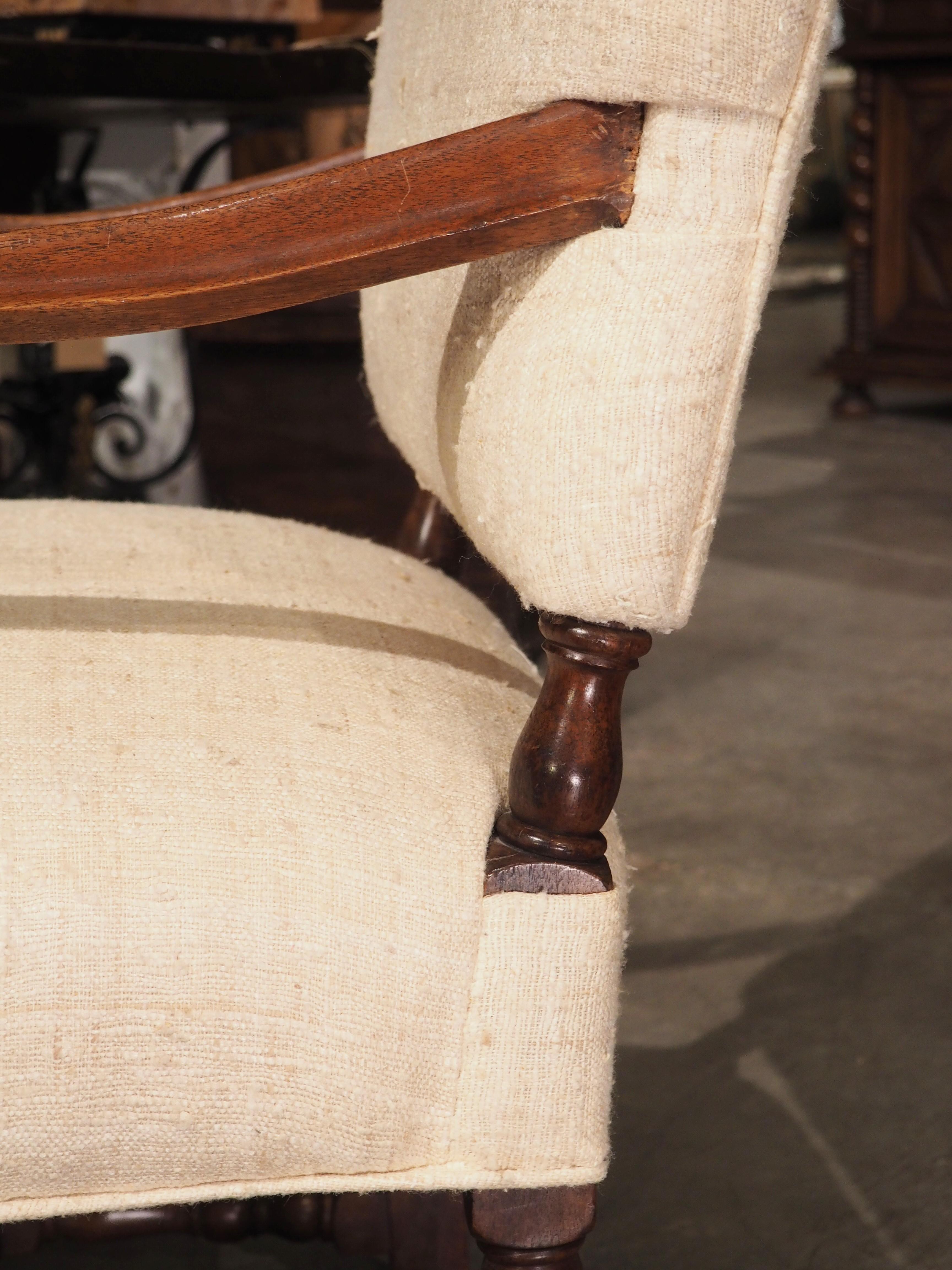 Baroque Antique Italian Walnut Wood Armchair with Raw Silk Upholstery, circa 1890 For Sale
