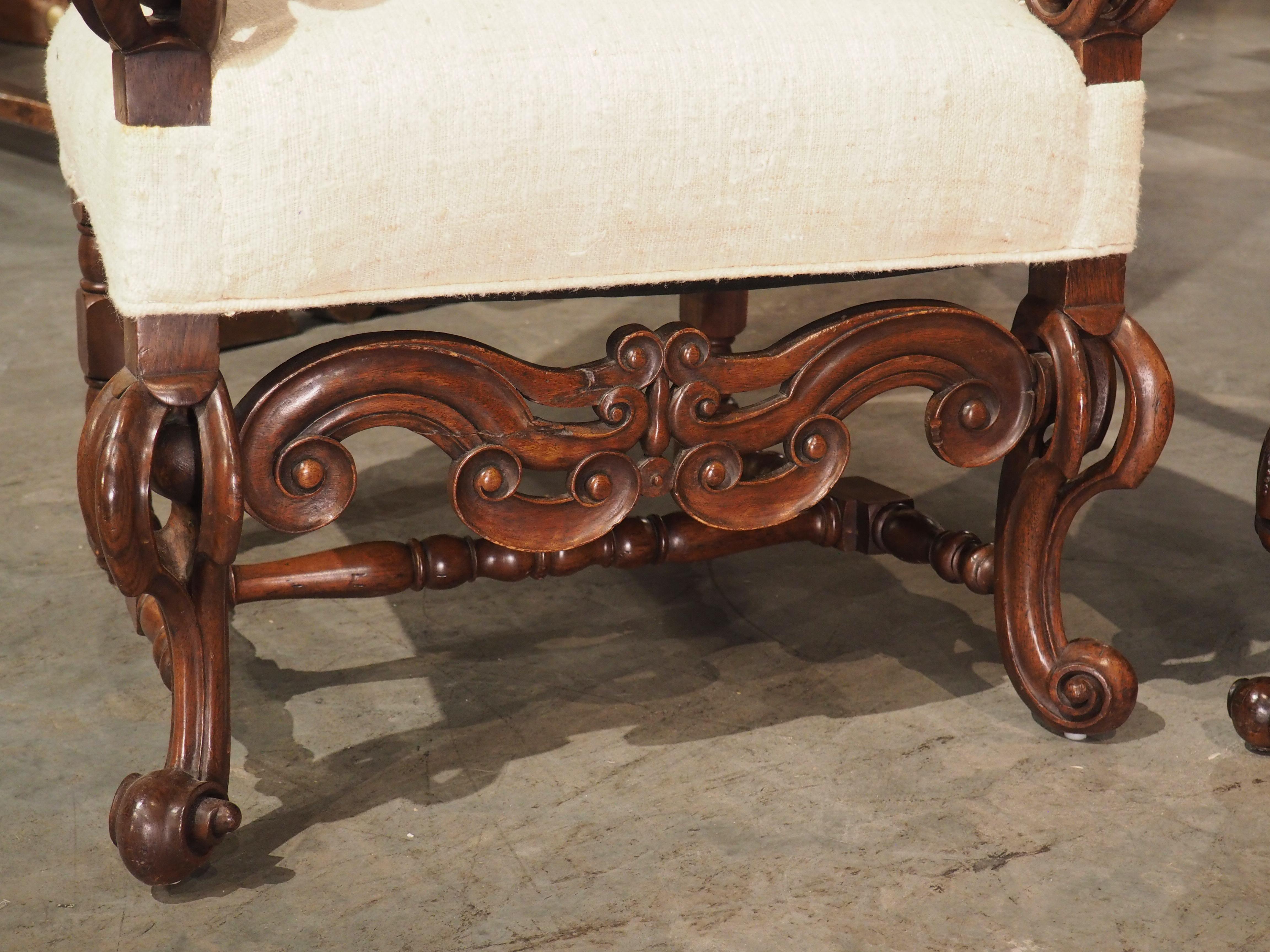 Hand-Carved Antique Italian Walnut Wood Armchair with Raw Silk Upholstery, circa 1890 For Sale