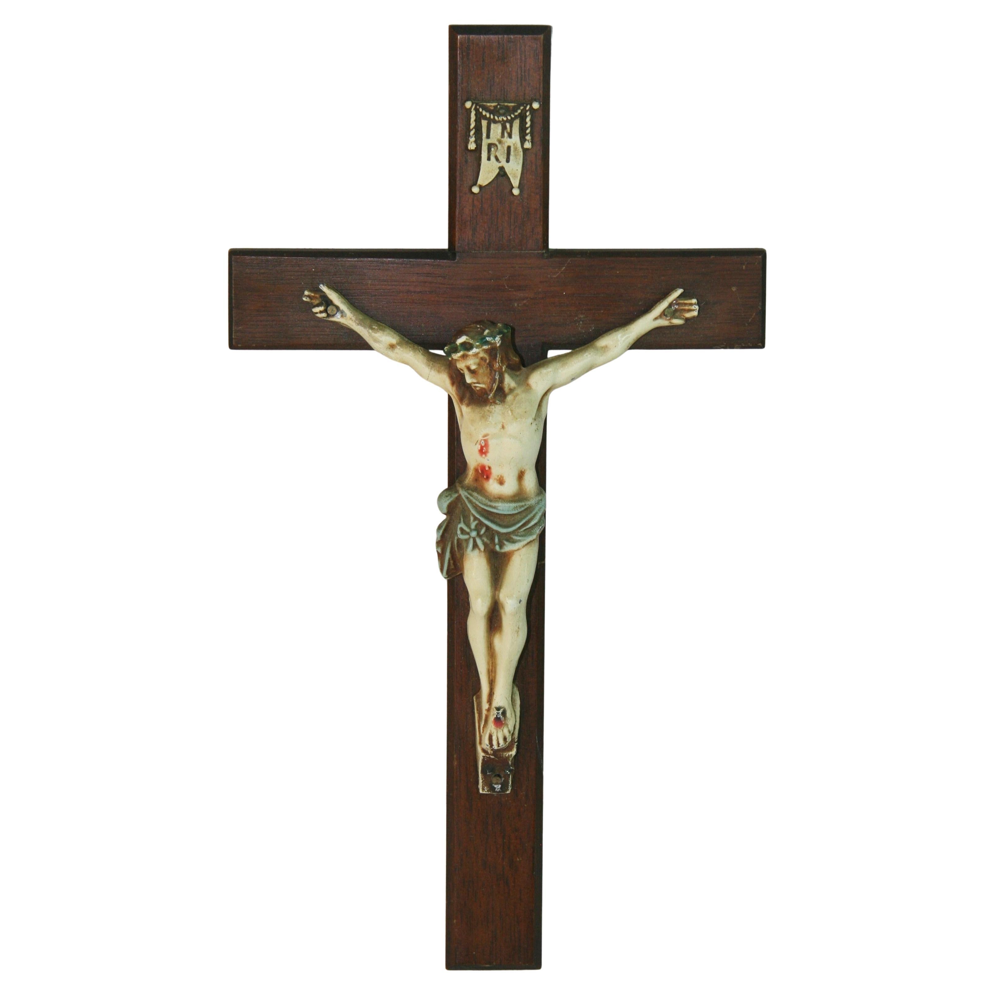 Antique Italian Wood and Handpainted Metal Crucifix en venta