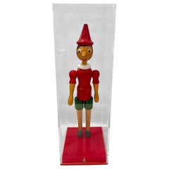 Antikes italienisches Pinocchio-Spielzeug aus Holz in maßgefertigter Lucite-Vitrinenschachtel