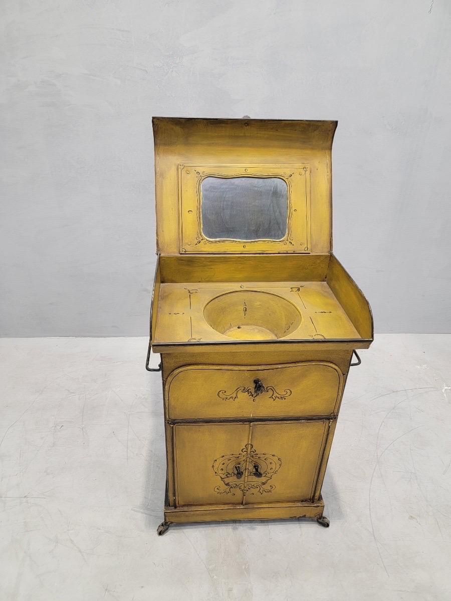Antique Italian Yellow Metal Wash Stand For Sale 1