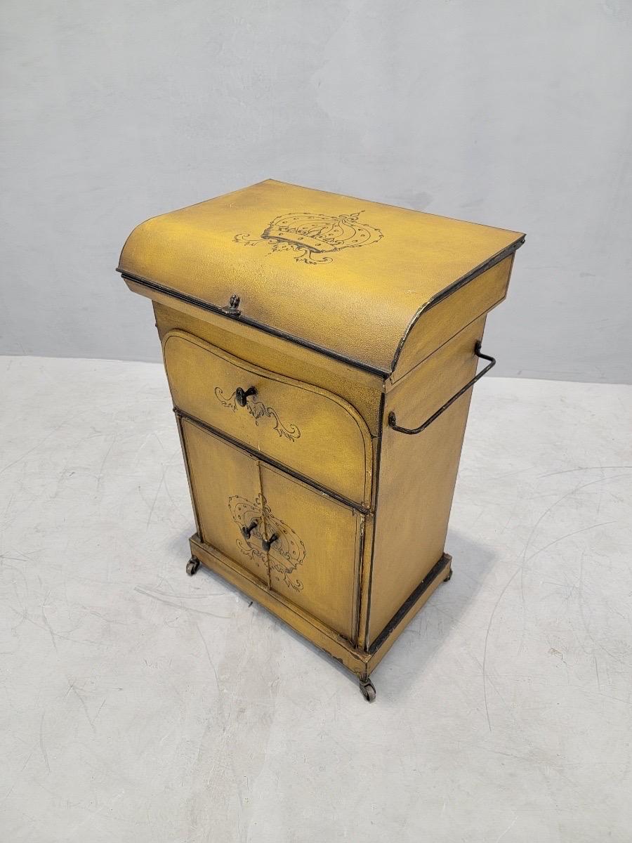 Antique Italian Yellow Metal Wash Stand For Sale 2