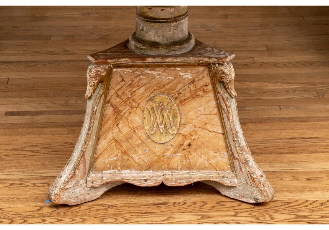 Dipinto Antico tavolo da centro decorato in stile neoclassico italiano in vendita