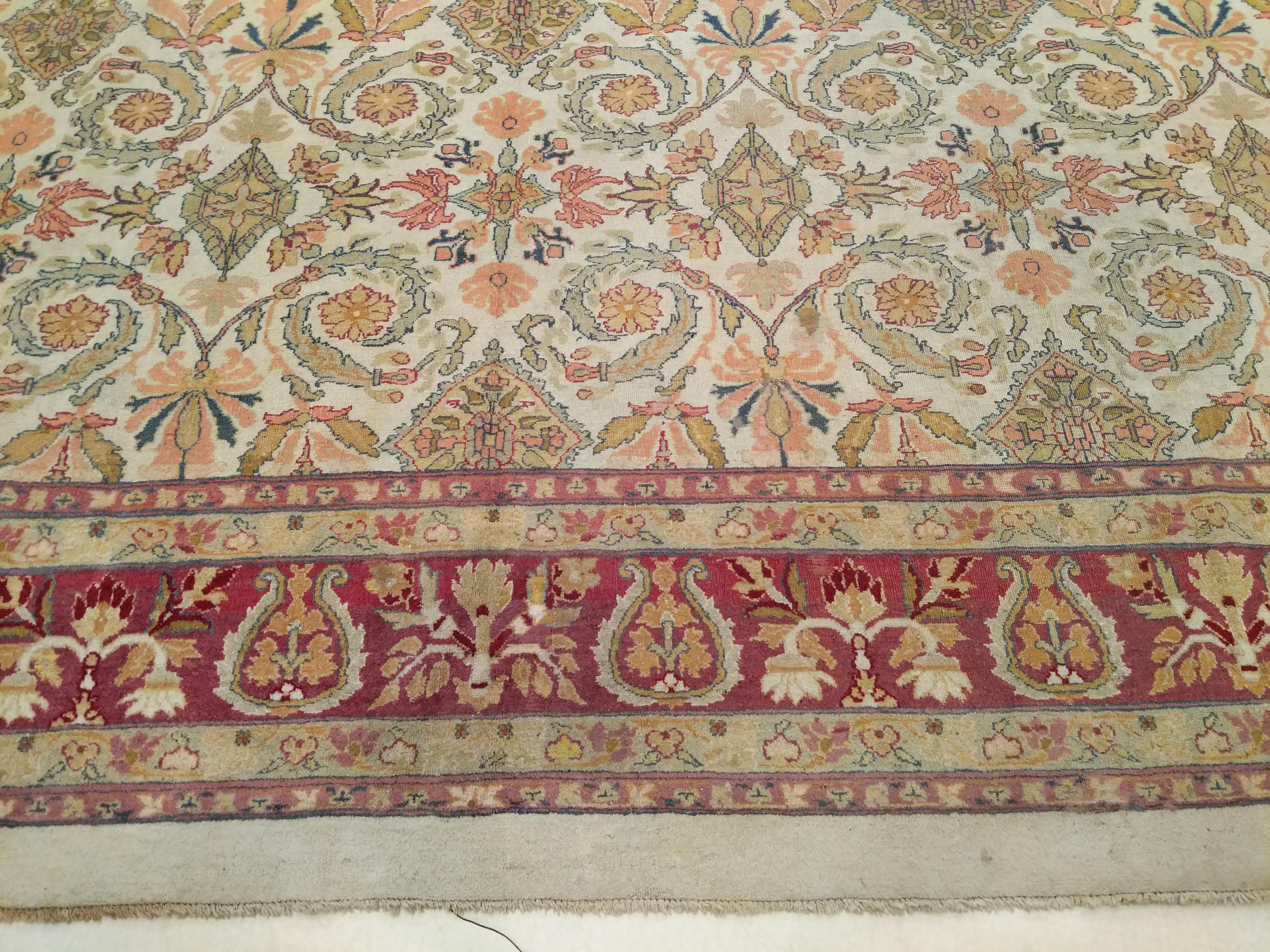 Antique Ivory Background Indian All-Over Design Amritsar Rug In Good Condition For Sale In Milan, IT