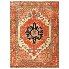 Antique Ivory Background Serapi Persian Rug. Size: 9 ft 2 in x 12 ft 1 in 