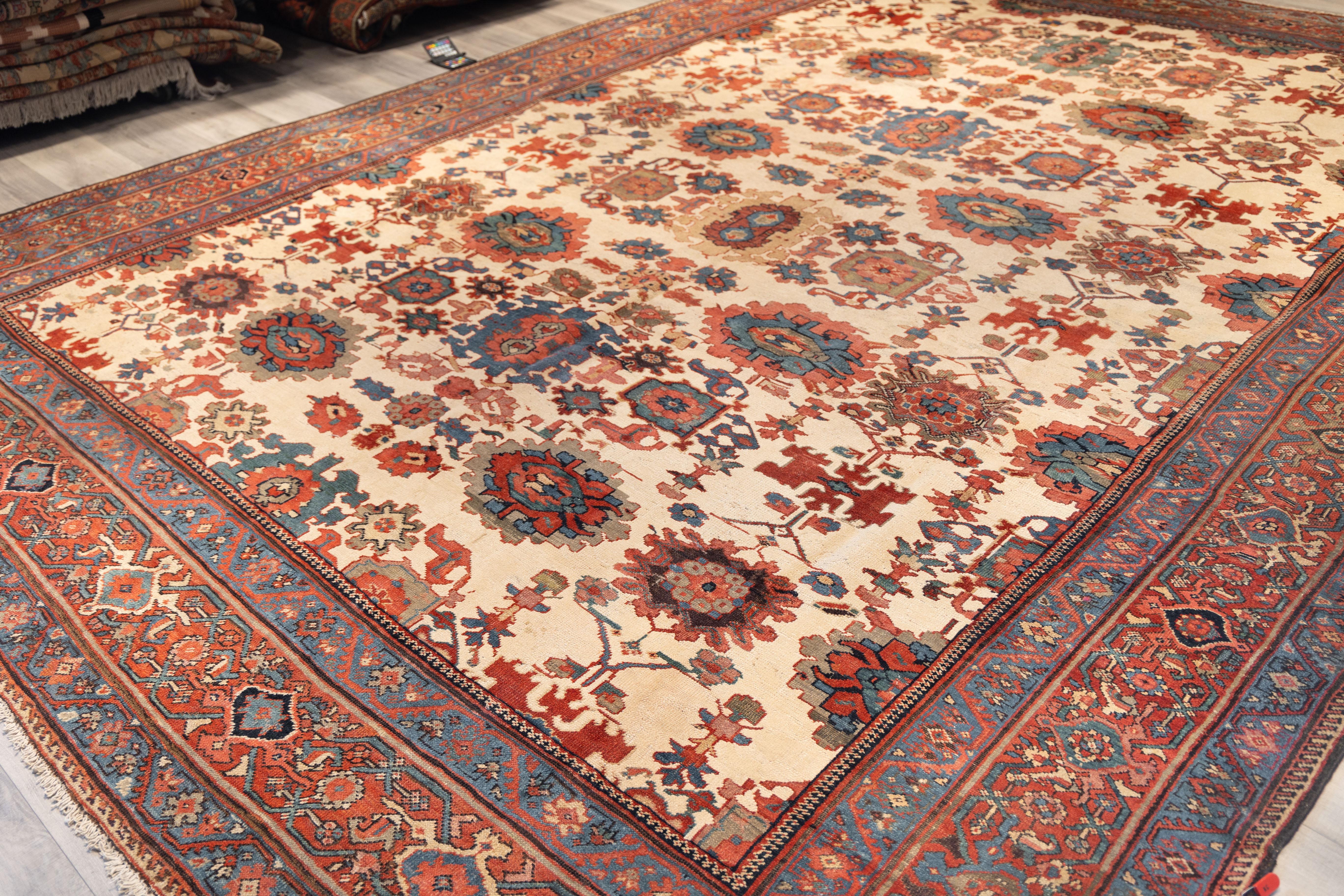 Bakshaish Antique ivory bakshaish rug all over design For Sale