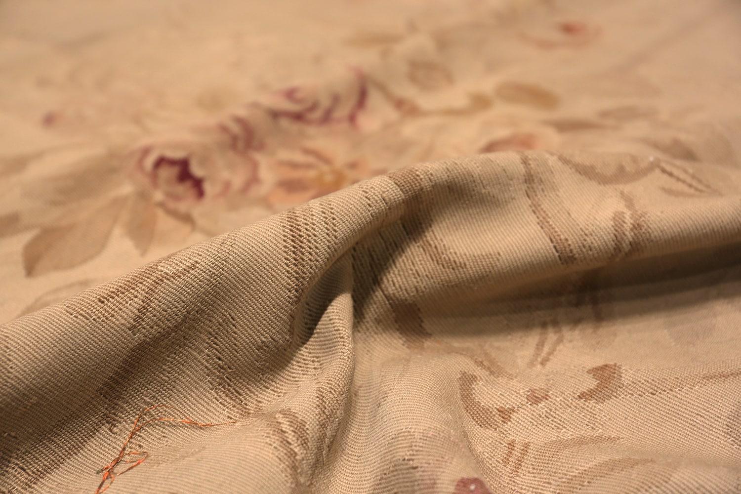 Antiker elfenbeinfarbener französischer Aubusson-Teppich. Größe: 3,048 m x 4,15 m  (Wolle) im Angebot