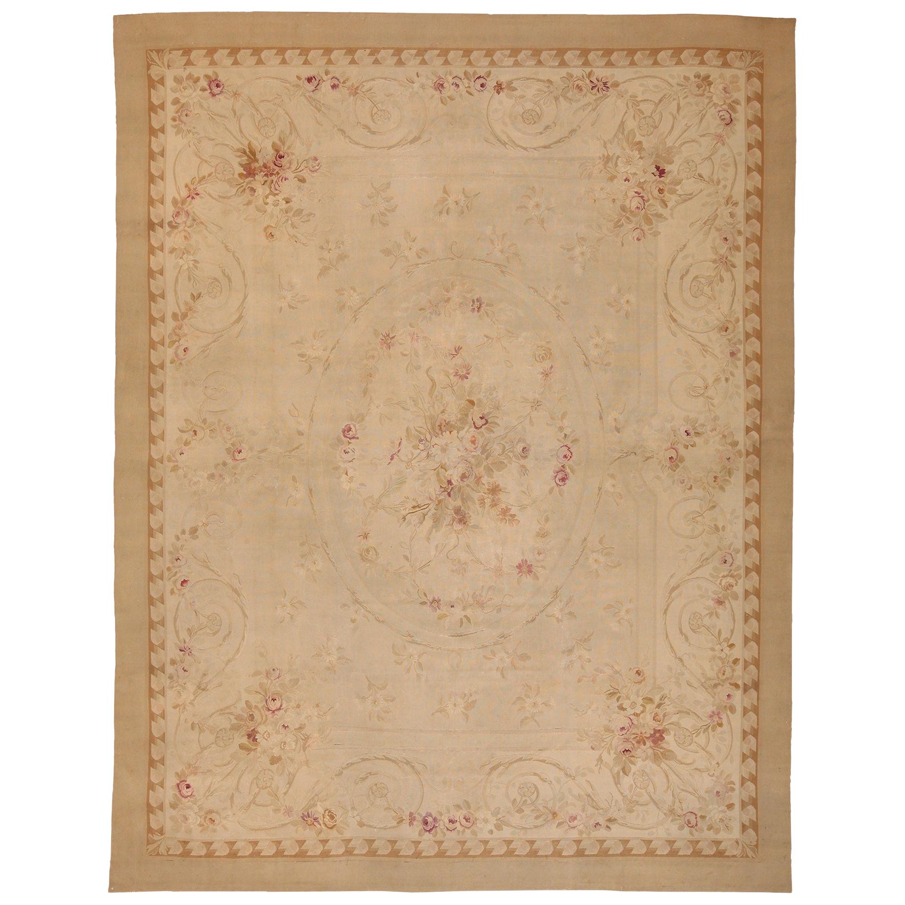 Antique Ivory French Aubusson Rug. Size: 10 ft x 13 ft 6 in  For Sale