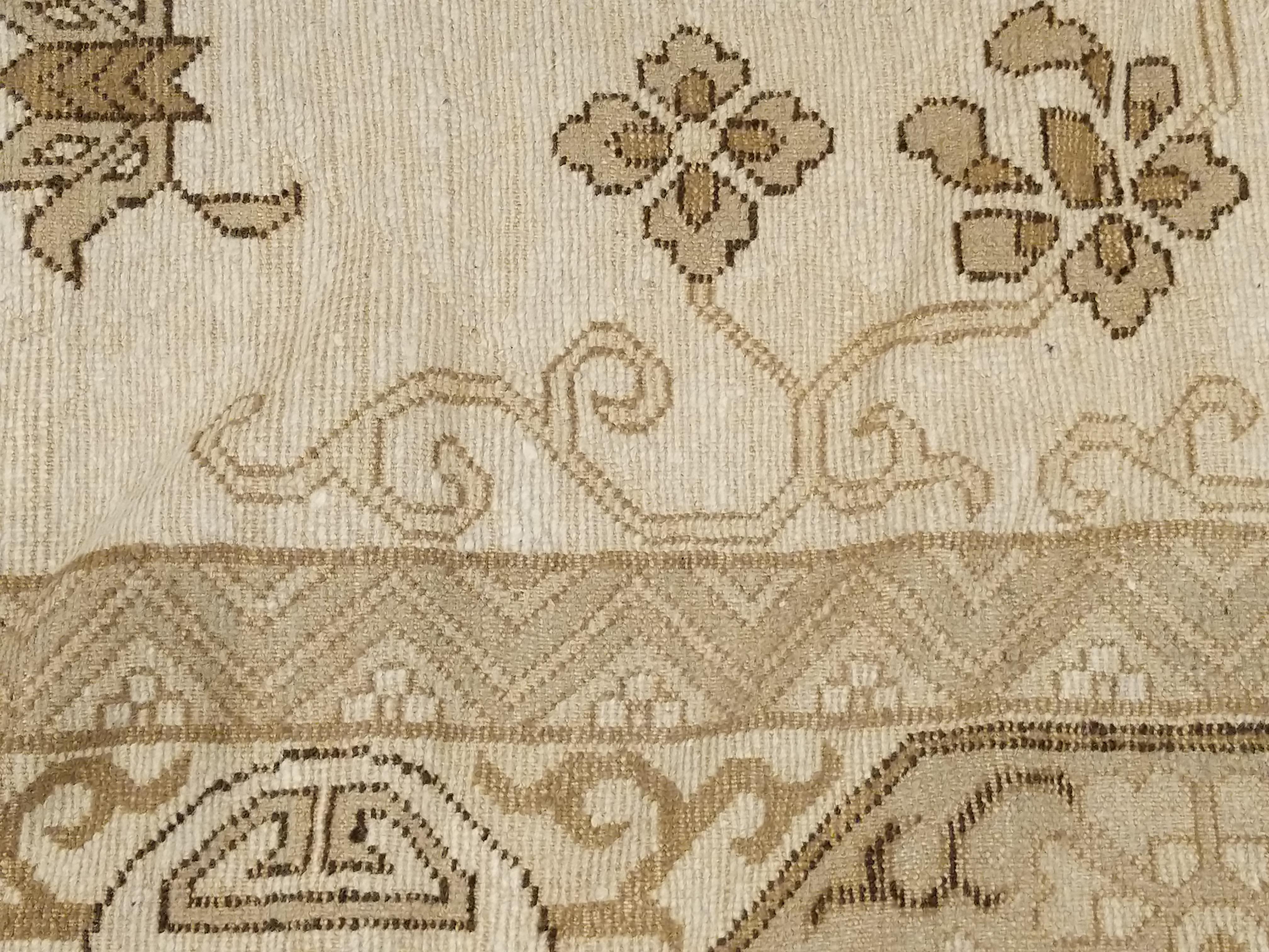 Antique Ivory Indochine Rug with Stylised Pattern and Cartouche Border For Sale 2