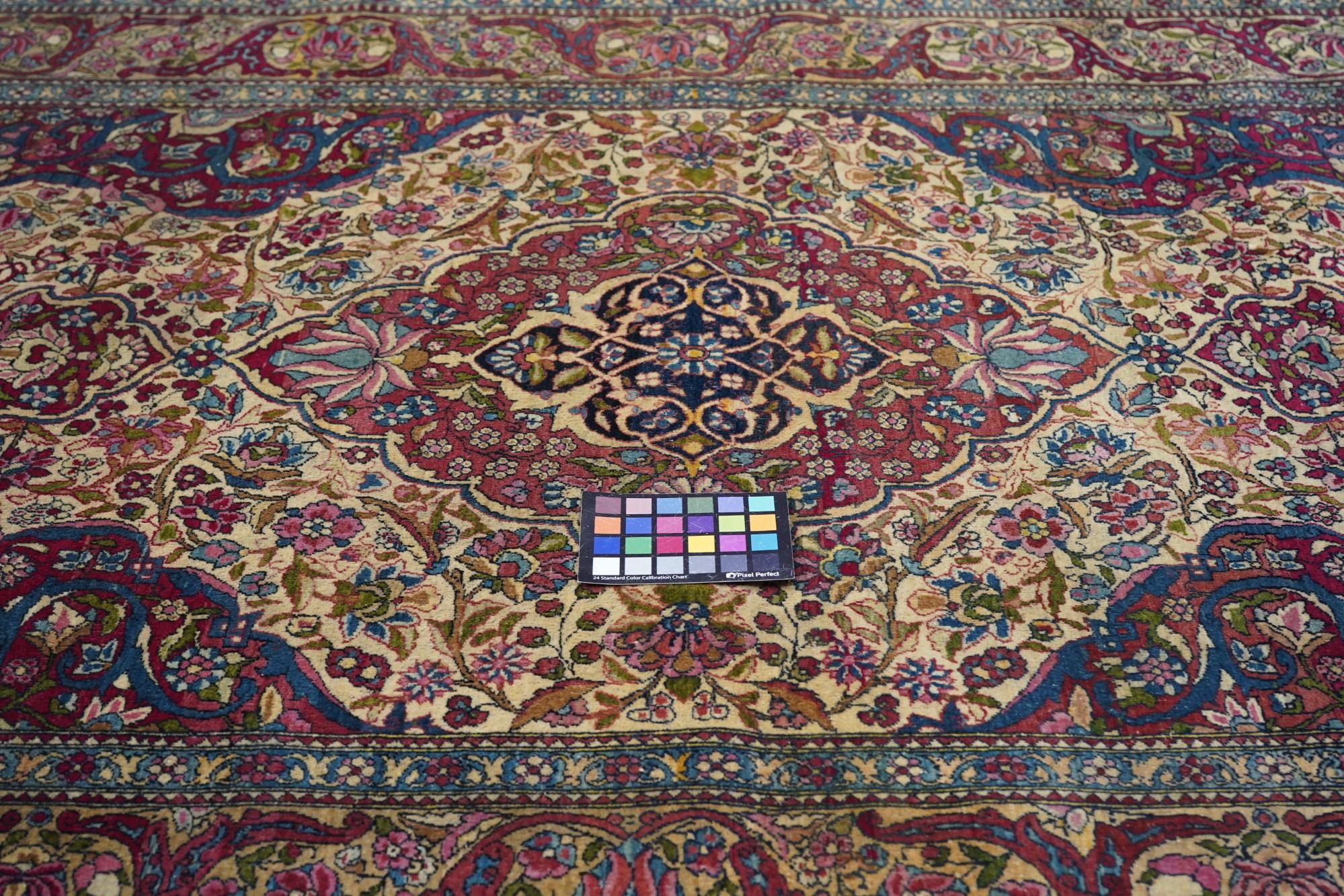 Antique Ivory Isfahan Rug 4'9'' x 7'0'' For Sale 4