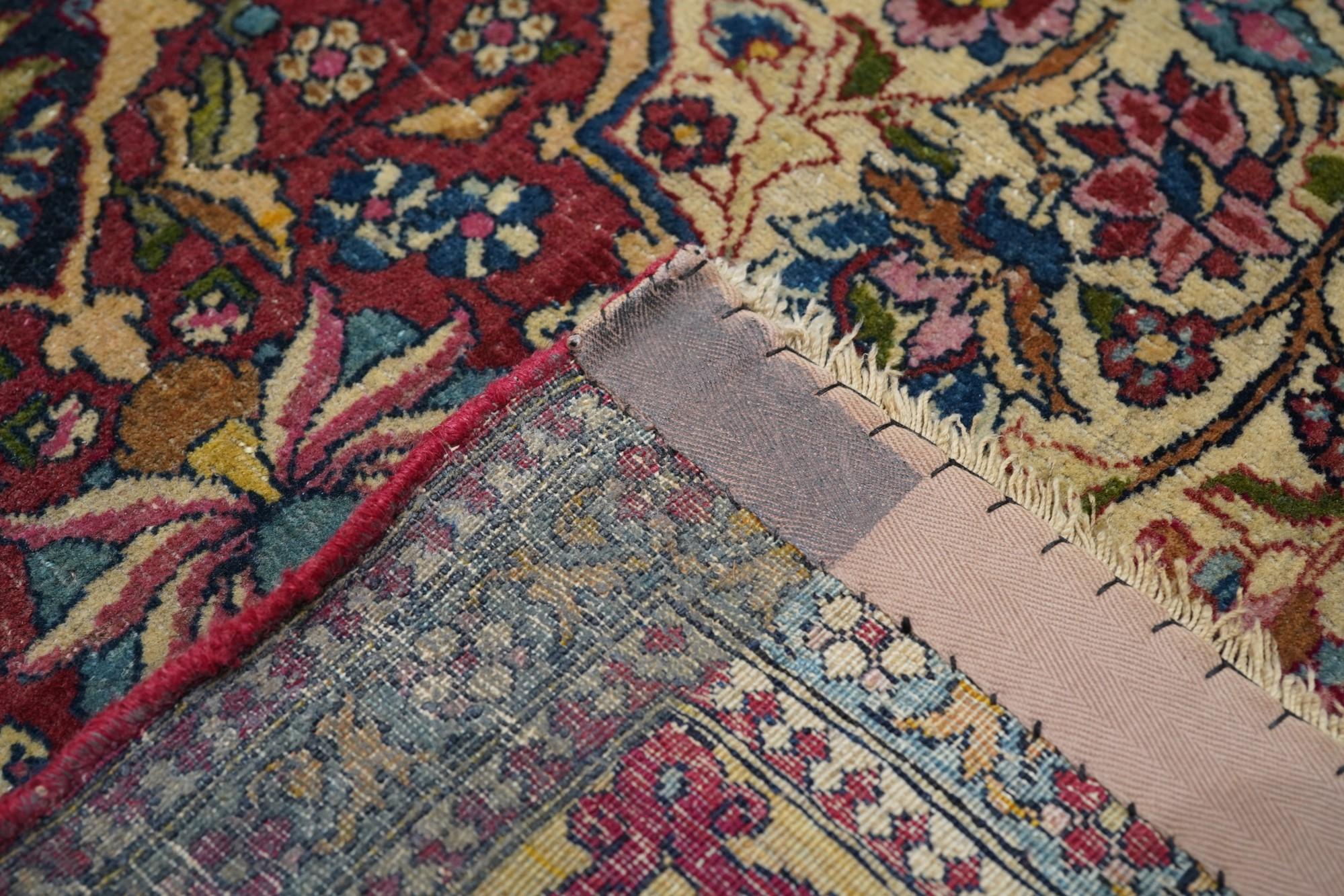 Antique Ivory Isfahan Rug 4'9'' x 7'0'' For Sale 5