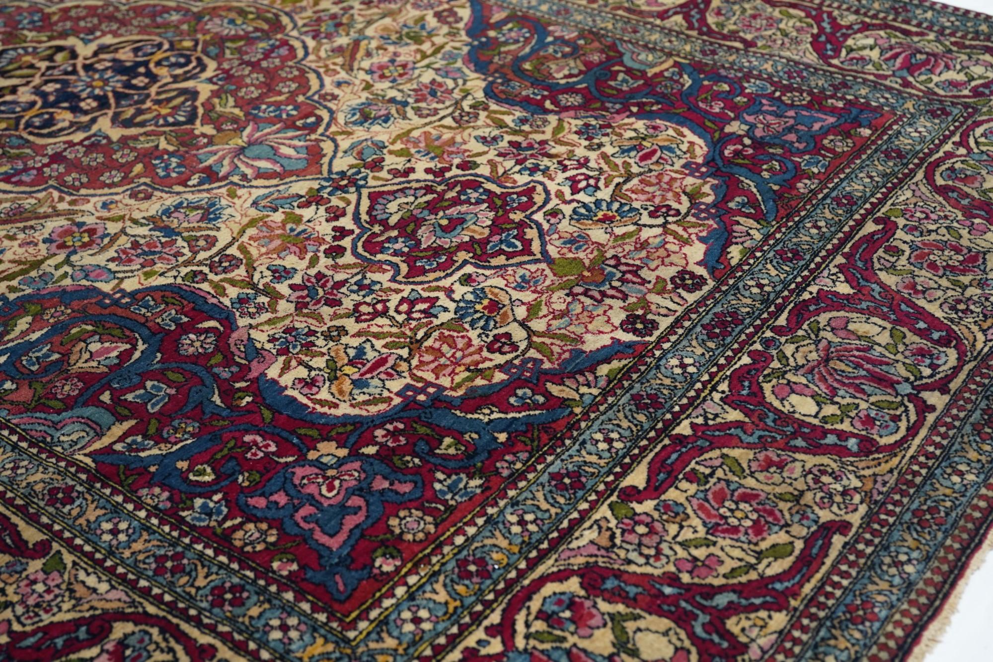 Wool Antique Ivory Isfahan Rug 4'9'' x 7'0'' For Sale