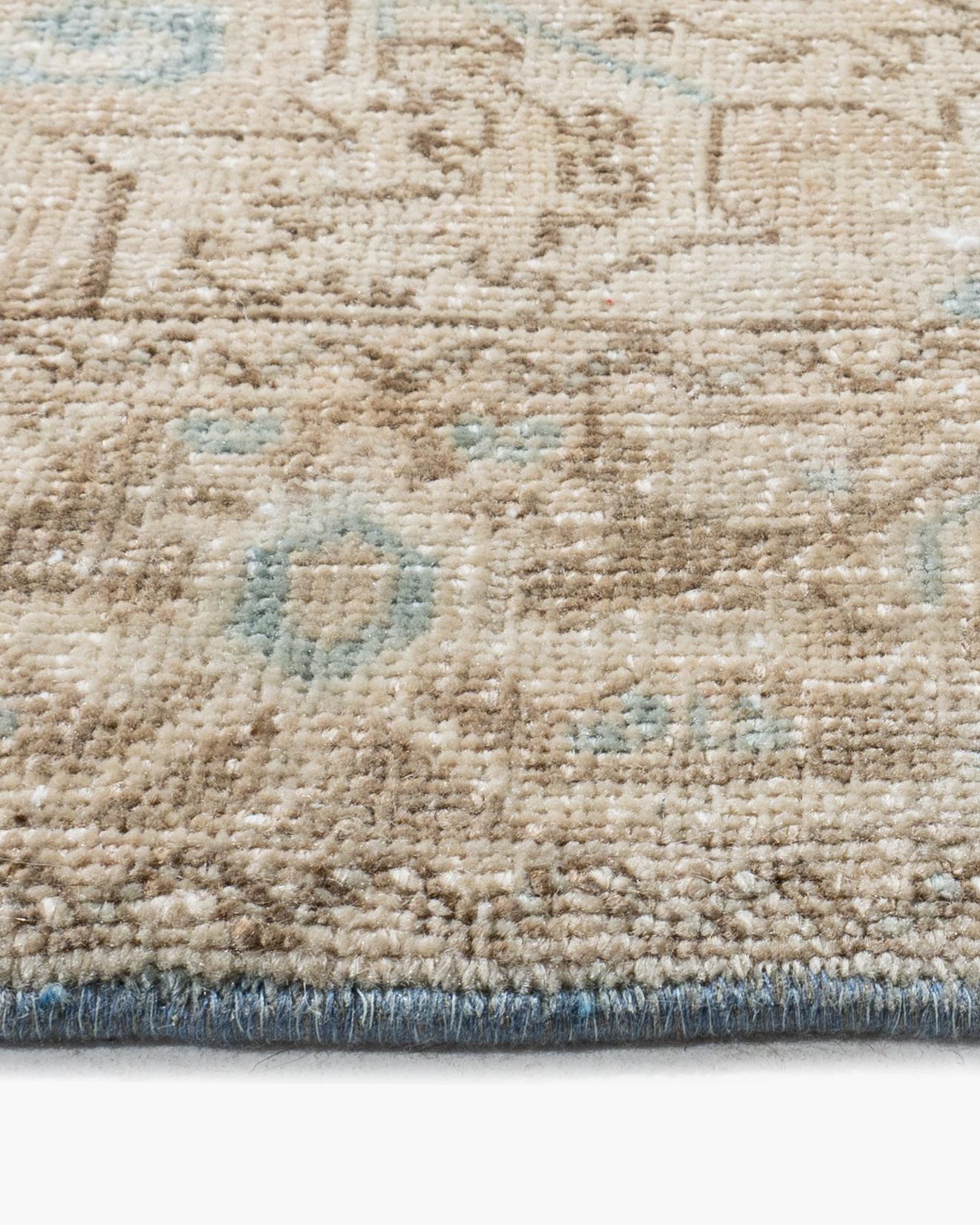 Antiker elfenbeinfarbener persischer Heriz-Teppich  3'7 x 4'5 im Angebot 3