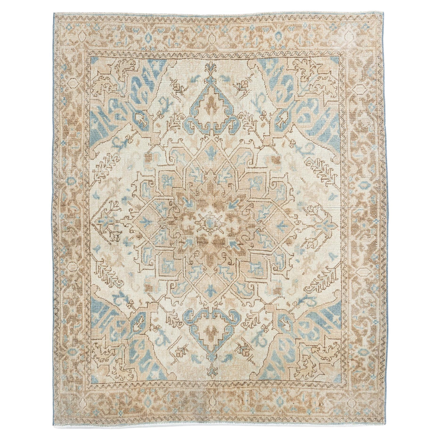 Tapis persan Heriz ivoire ancien  3'7 x 4'5 en vente