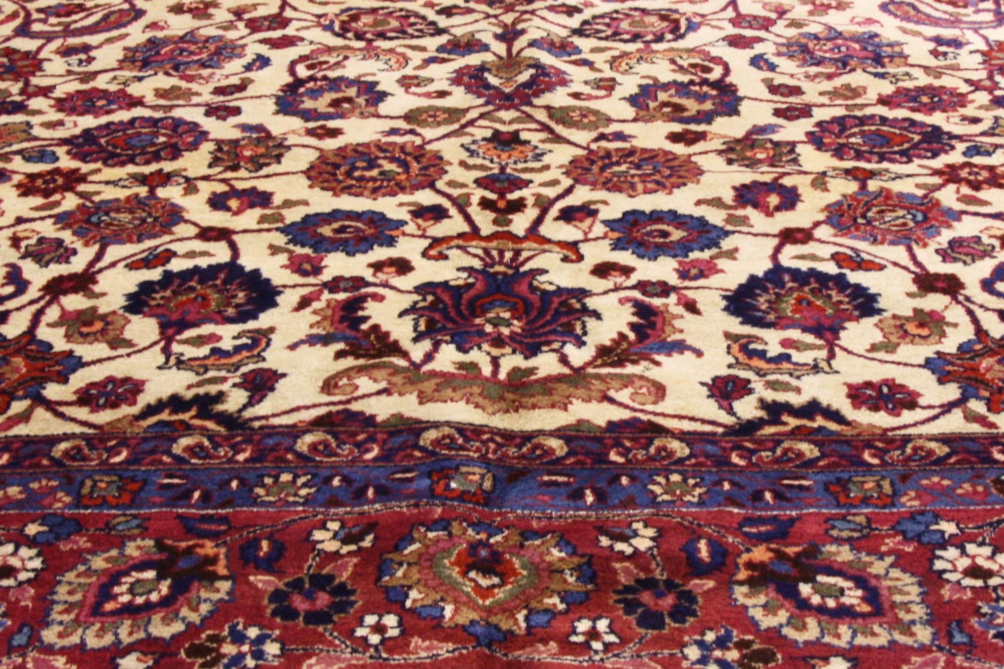 Antiker elfenbeinfarbener persischer Mashhad-Teppich (Handgeknüpft) im Angebot