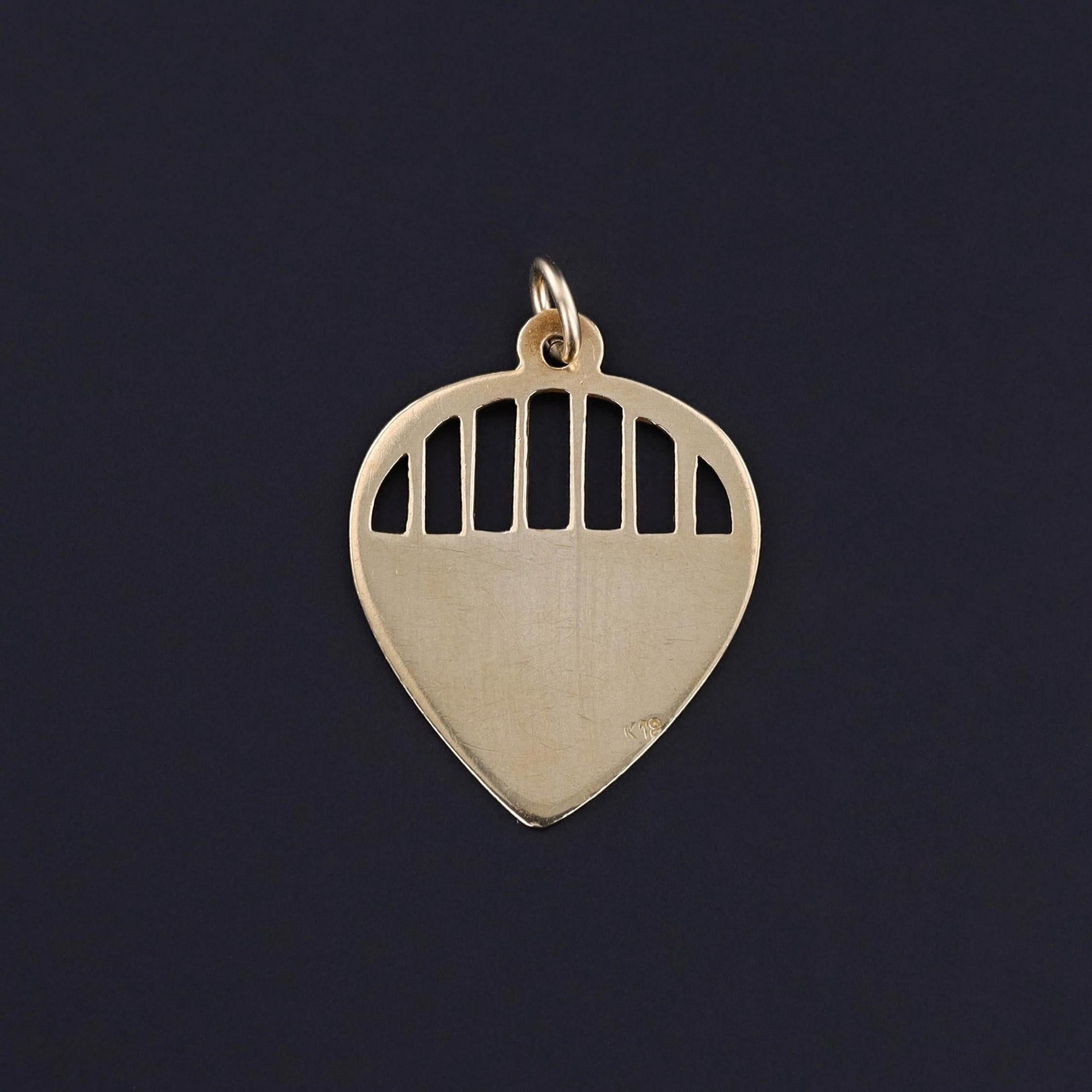 Antique Ivy Pendant Charm of 18k Gold In Good Condition For Sale In Lewisburg, PA