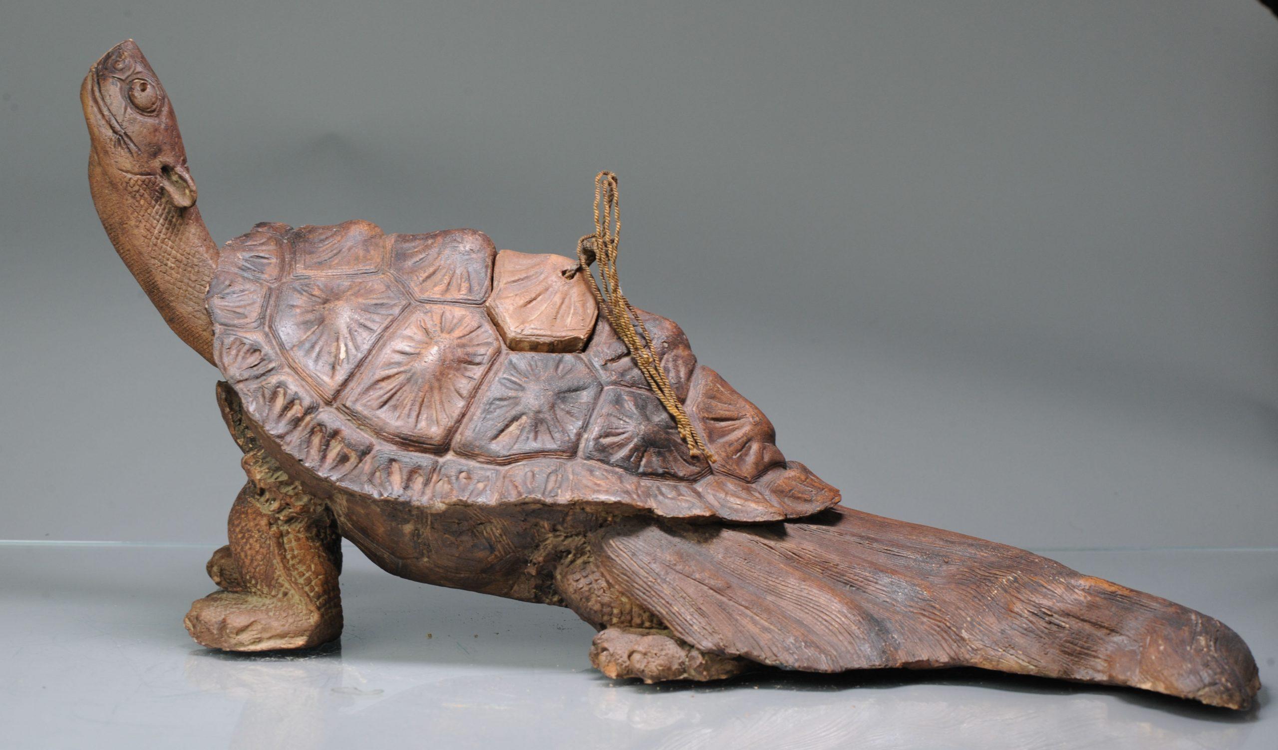 Brûleur d'encens Edo d'une tortue Iwayaki en faïence du Japon du 19ème siècle en vente 5