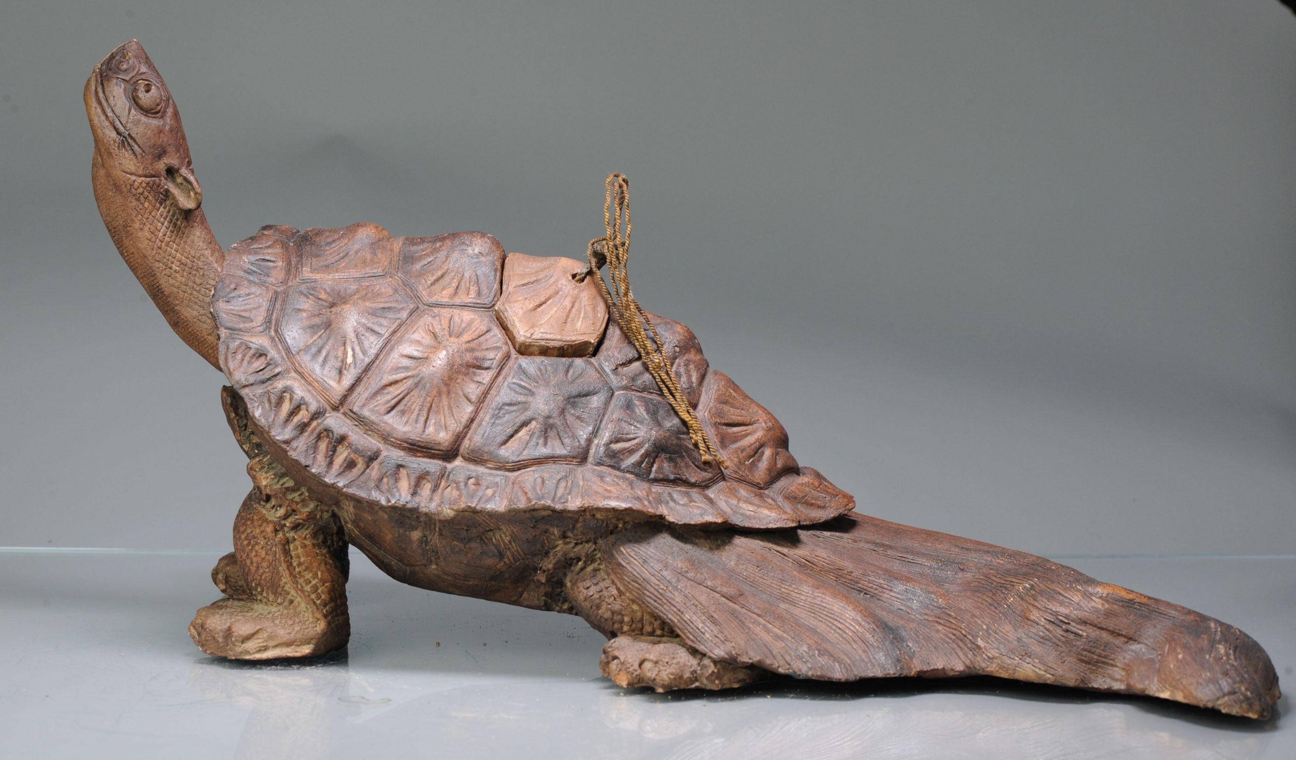 Brûleur d'encens Edo d'une tortue Iwayaki en faïence du Japon du 19ème siècle en vente 6