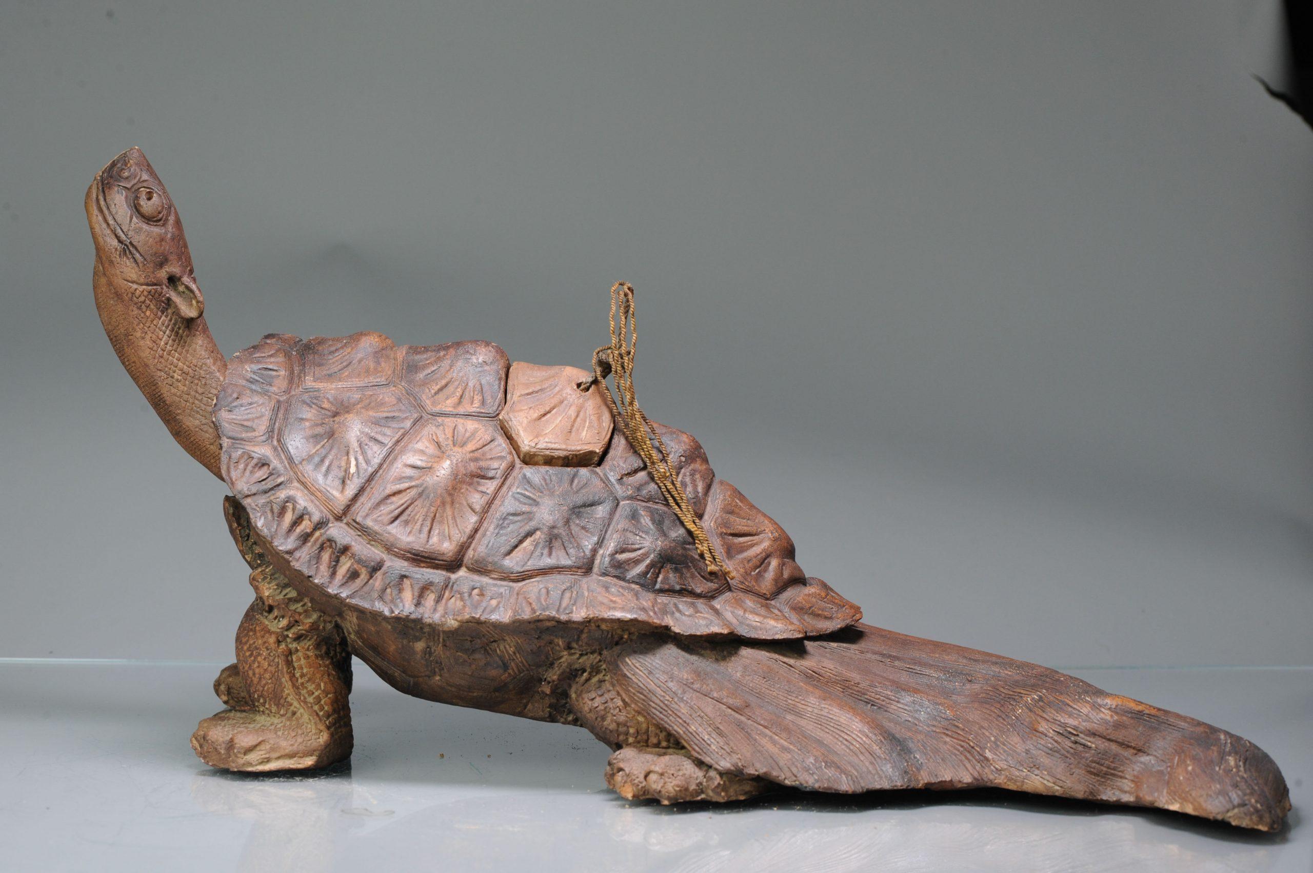 Brûleur d'encens Edo d'une tortue Iwayaki en faïence du Japon du 19ème siècle en vente 7