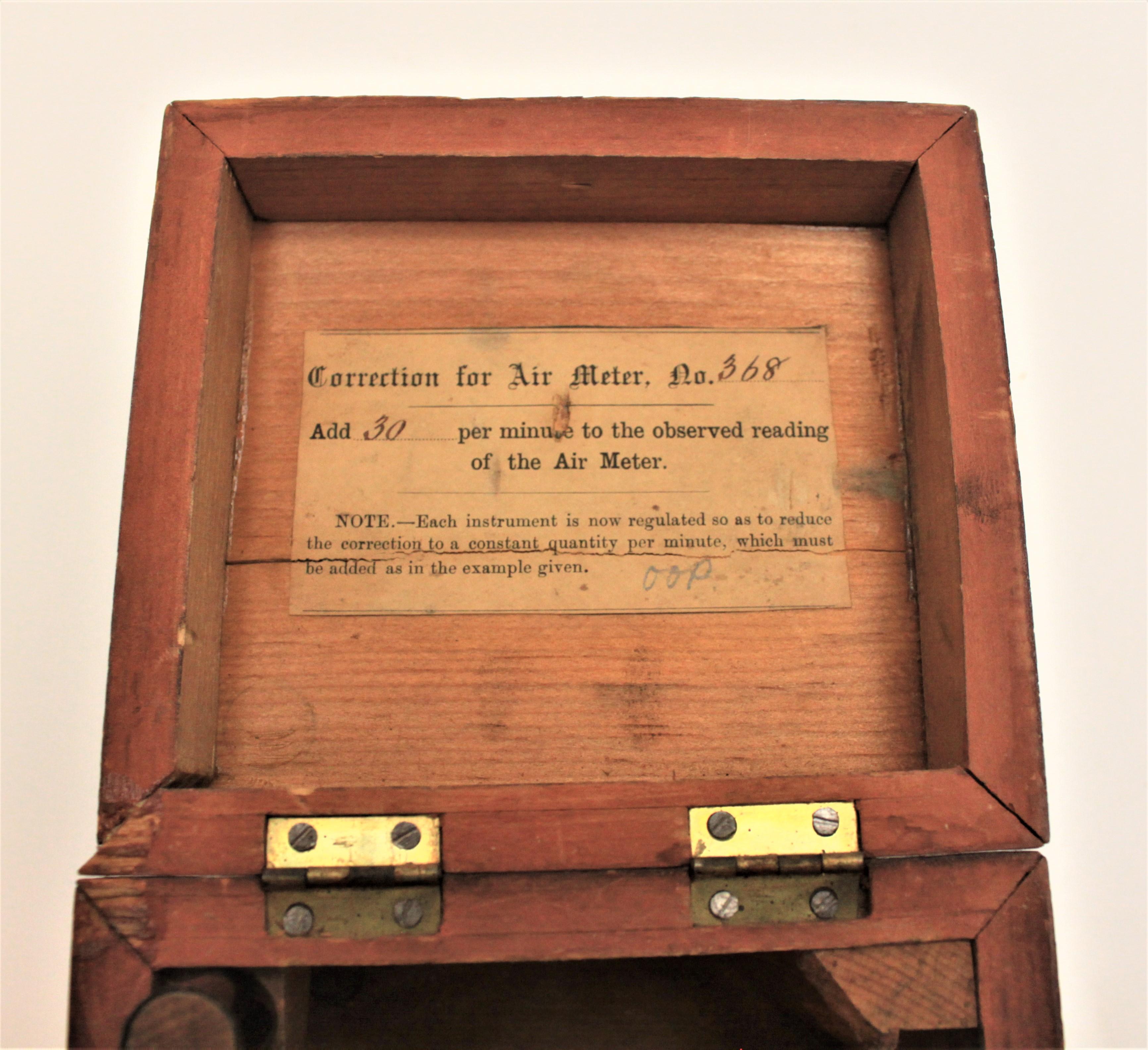 J. Hicks London Brass Scientific Air Meter Instrument avec étui en bois 4