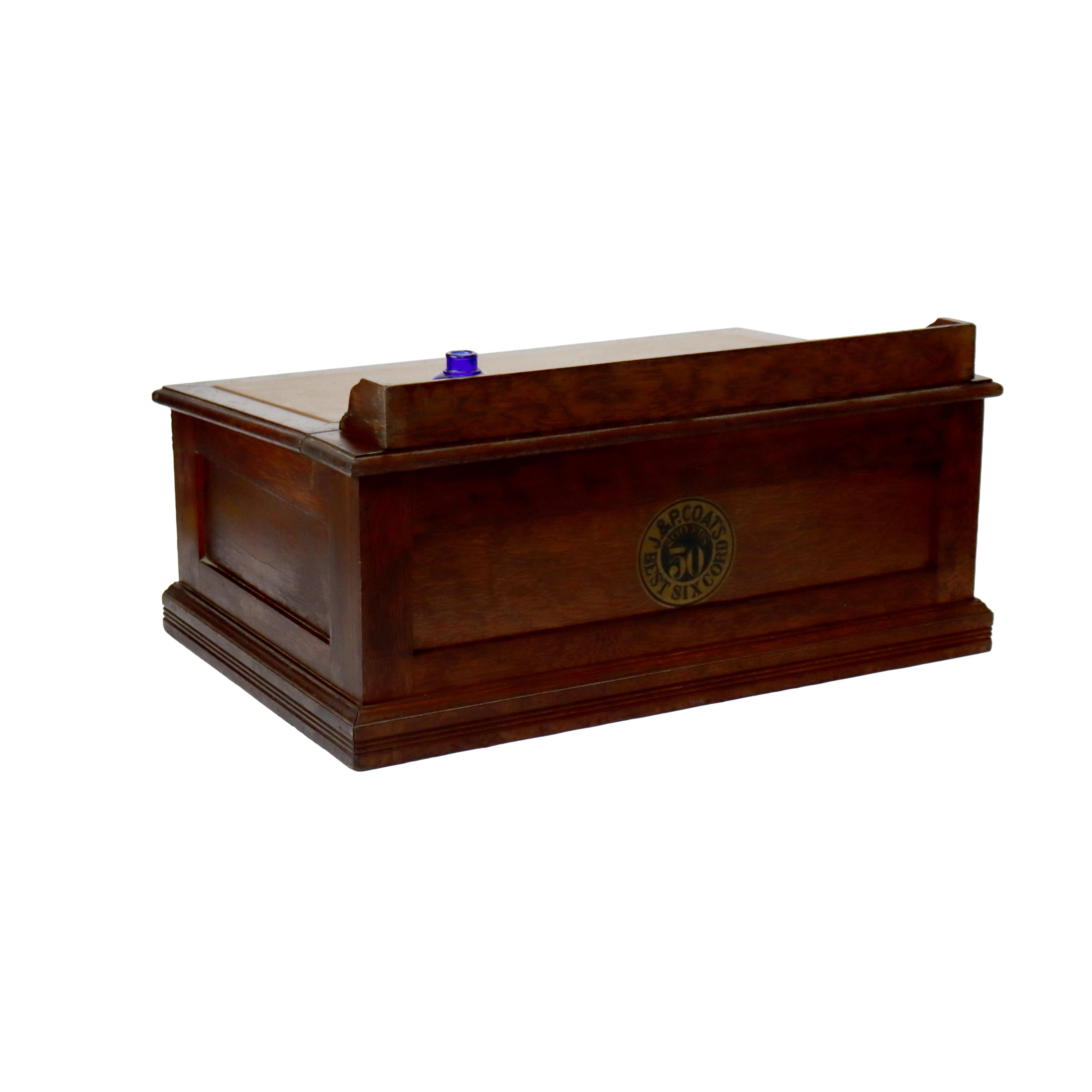 Antico mobile a quattro cassetti con piano sollevabile in Oak di J & P Coates firmato C1890 in vendita 9