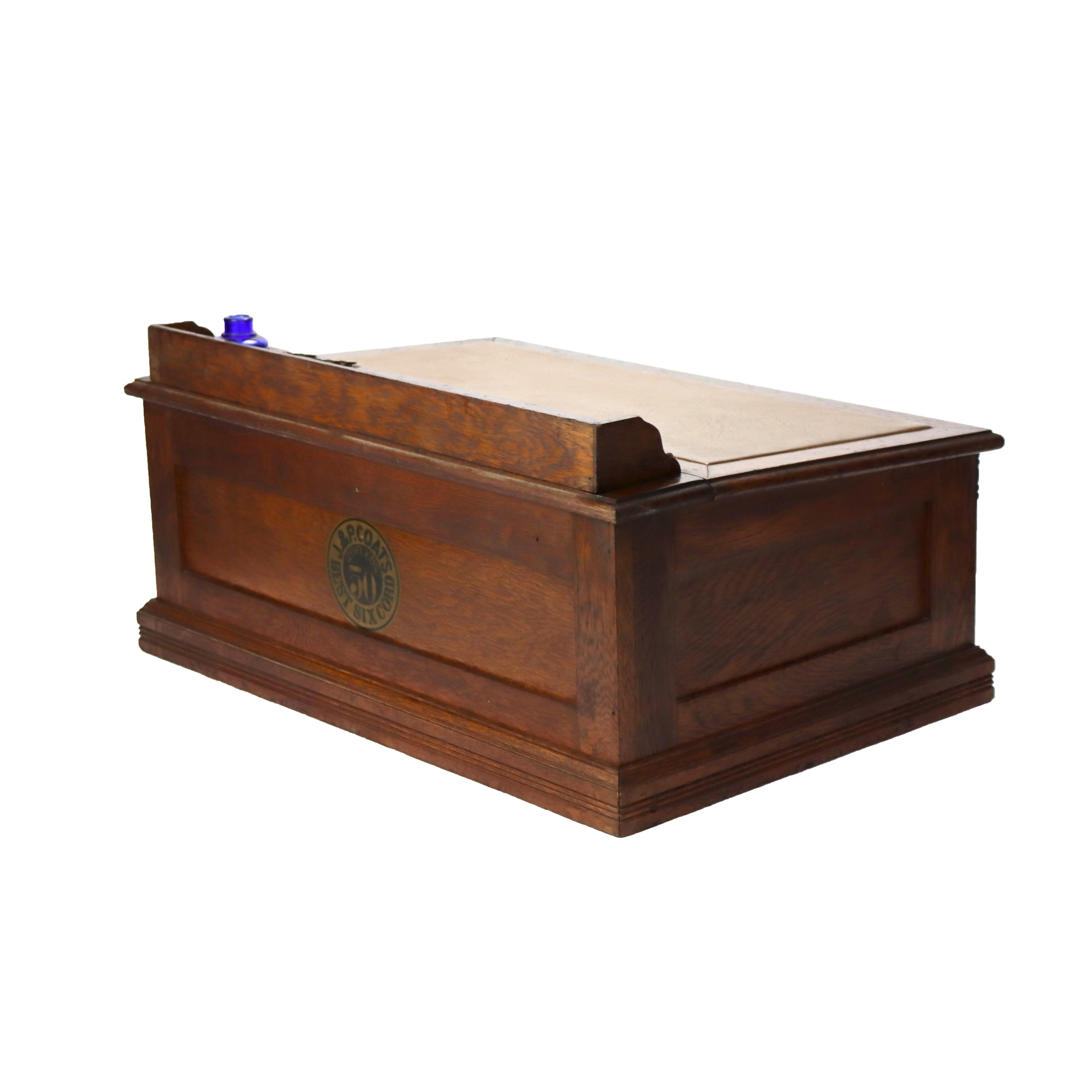 Antico mobile a quattro cassetti con piano sollevabile in Oak di J & P Coates firmato C1890 in vendita 12