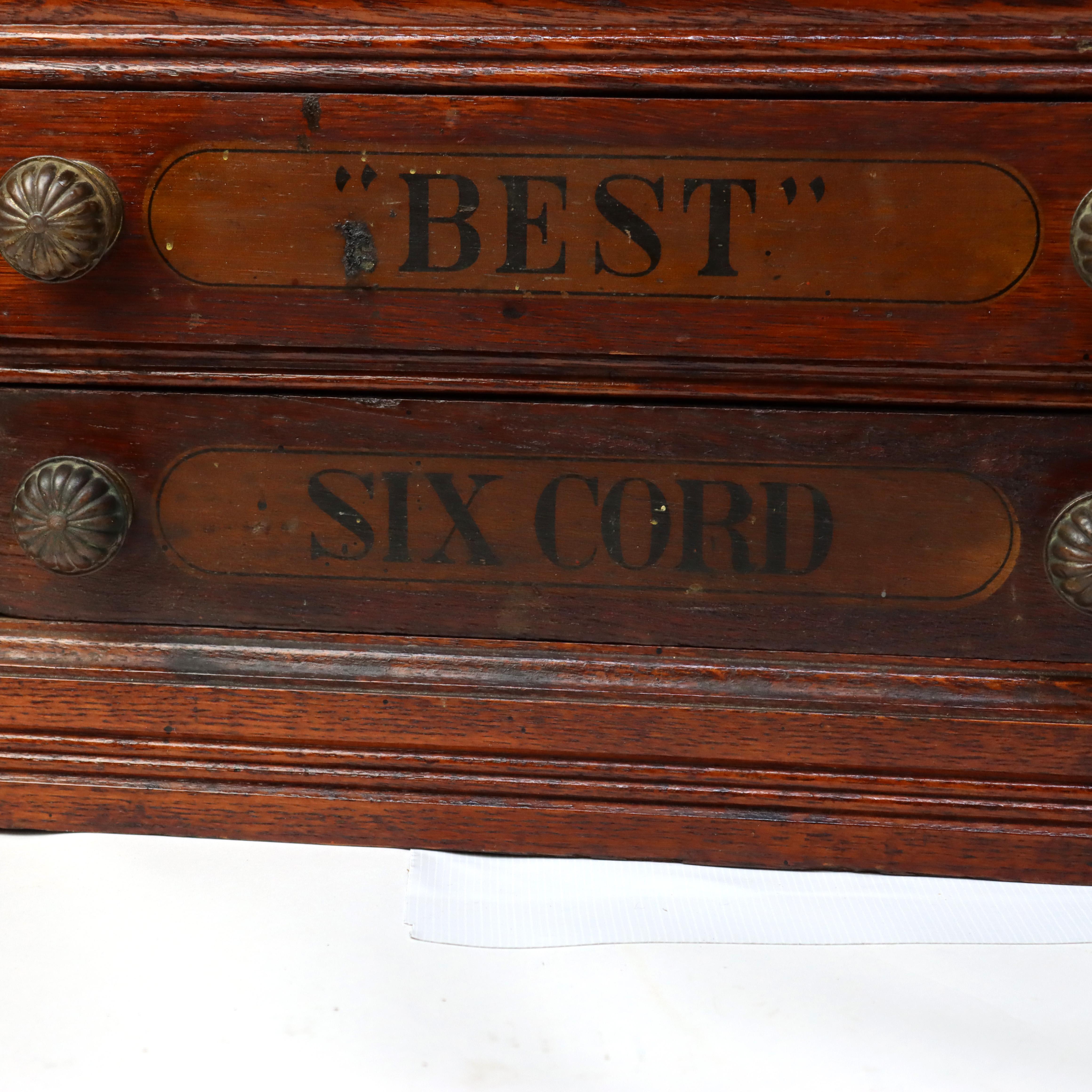 Antico mobile a quattro cassetti con piano sollevabile in Oak di J & P Coates firmato C1890 In condizioni buone in vendita a Big Flats, NY