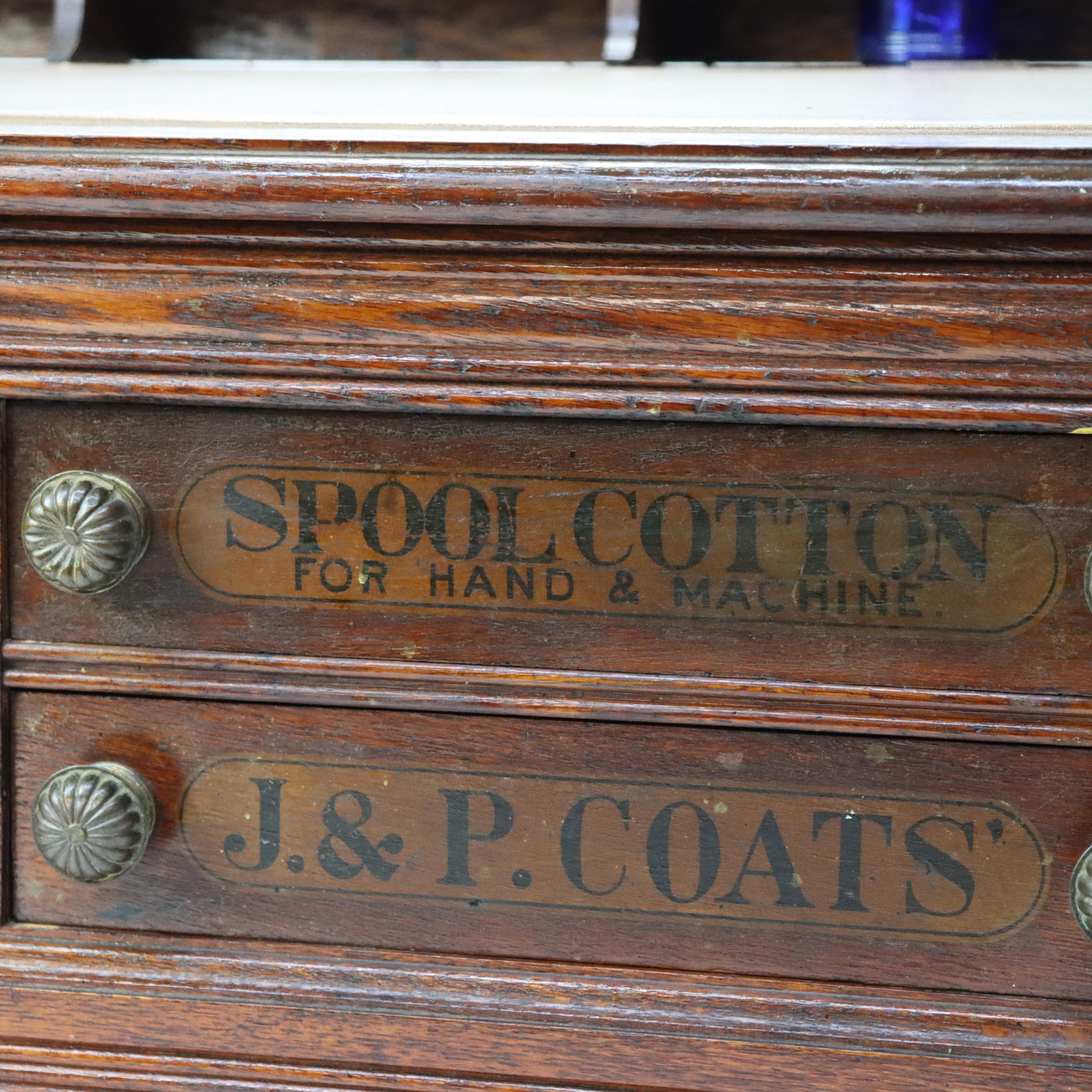 Antico mobile a quattro cassetti con piano sollevabile in Oak di J & P Coates firmato C1890 in vendita 1