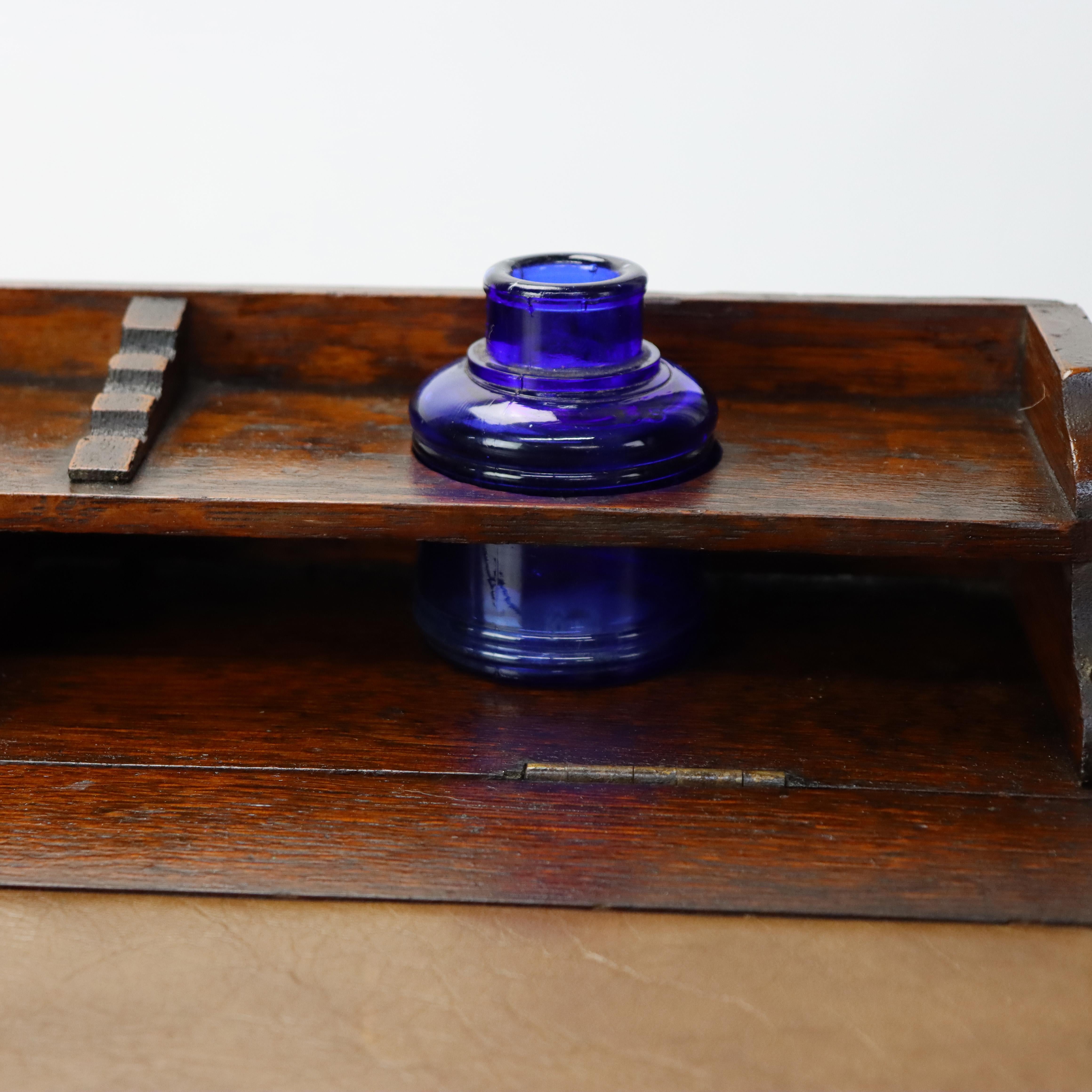 Antico mobile a quattro cassetti con piano sollevabile in Oak di J & P Coates firmato C1890 in vendita 2