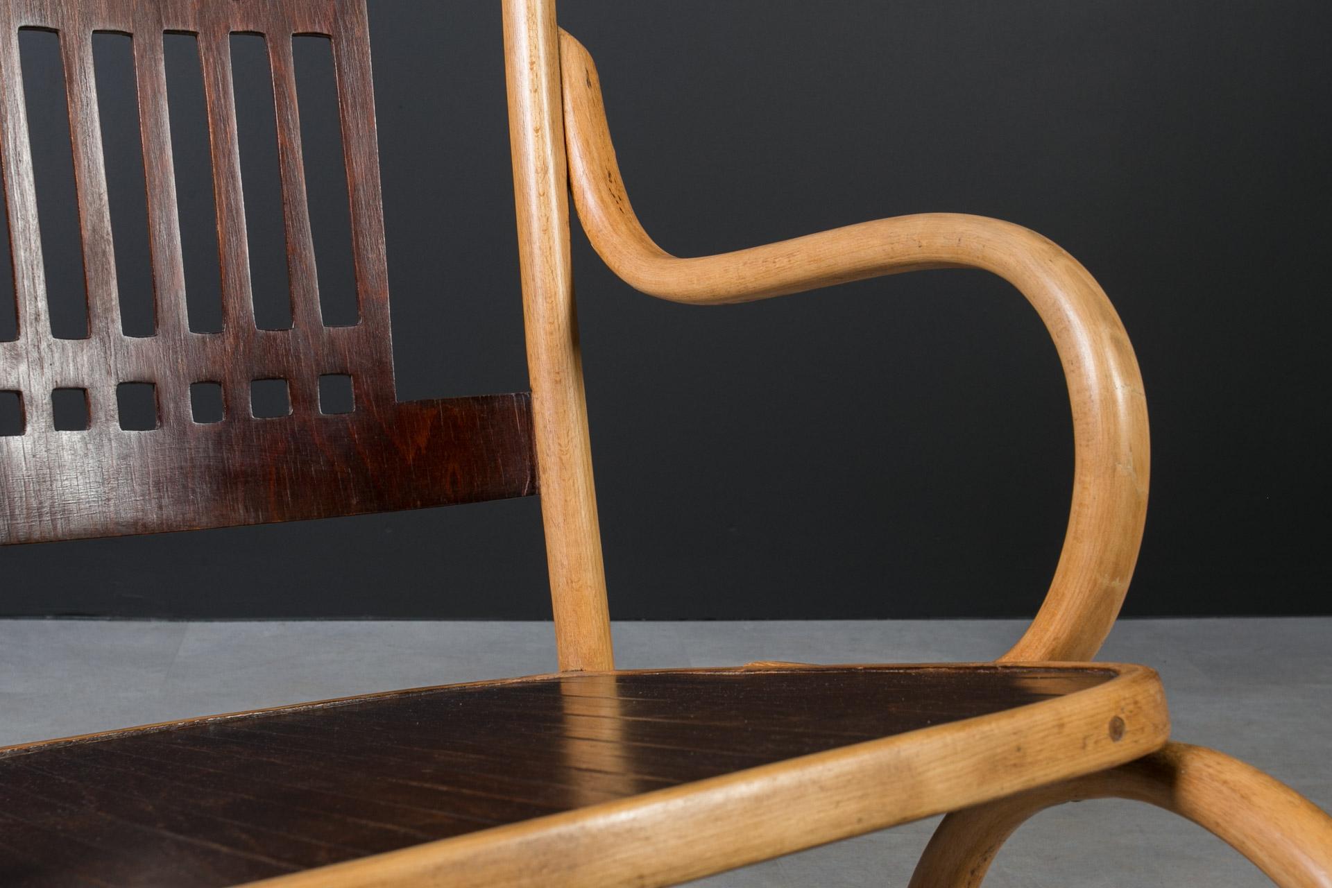 Chaise à bascule ancienne Jacob & Josef Kohn, design Art Nouveau, bois cintré, restaurée en vente 3