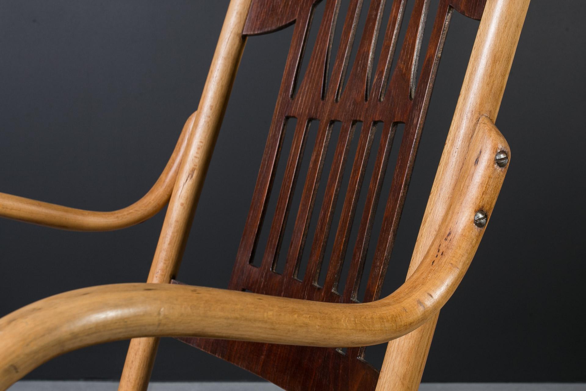 Chaise à bascule ancienne Jacob & Josef Kohn, design Art Nouveau, bois cintré, restaurée en vente 6