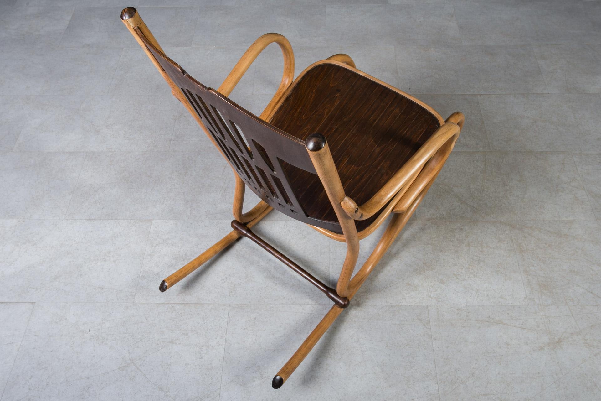 Chaise à bascule ancienne Jacob & Josef Kohn, design Art Nouveau, bois cintré, restaurée en vente 8