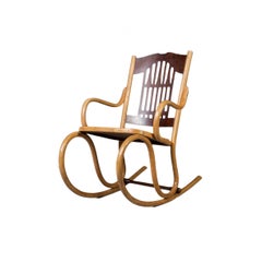 Sedia a dondolo antica Jacob and Josef Kohn, design Art Nouveau, legno di bengala, restaurata