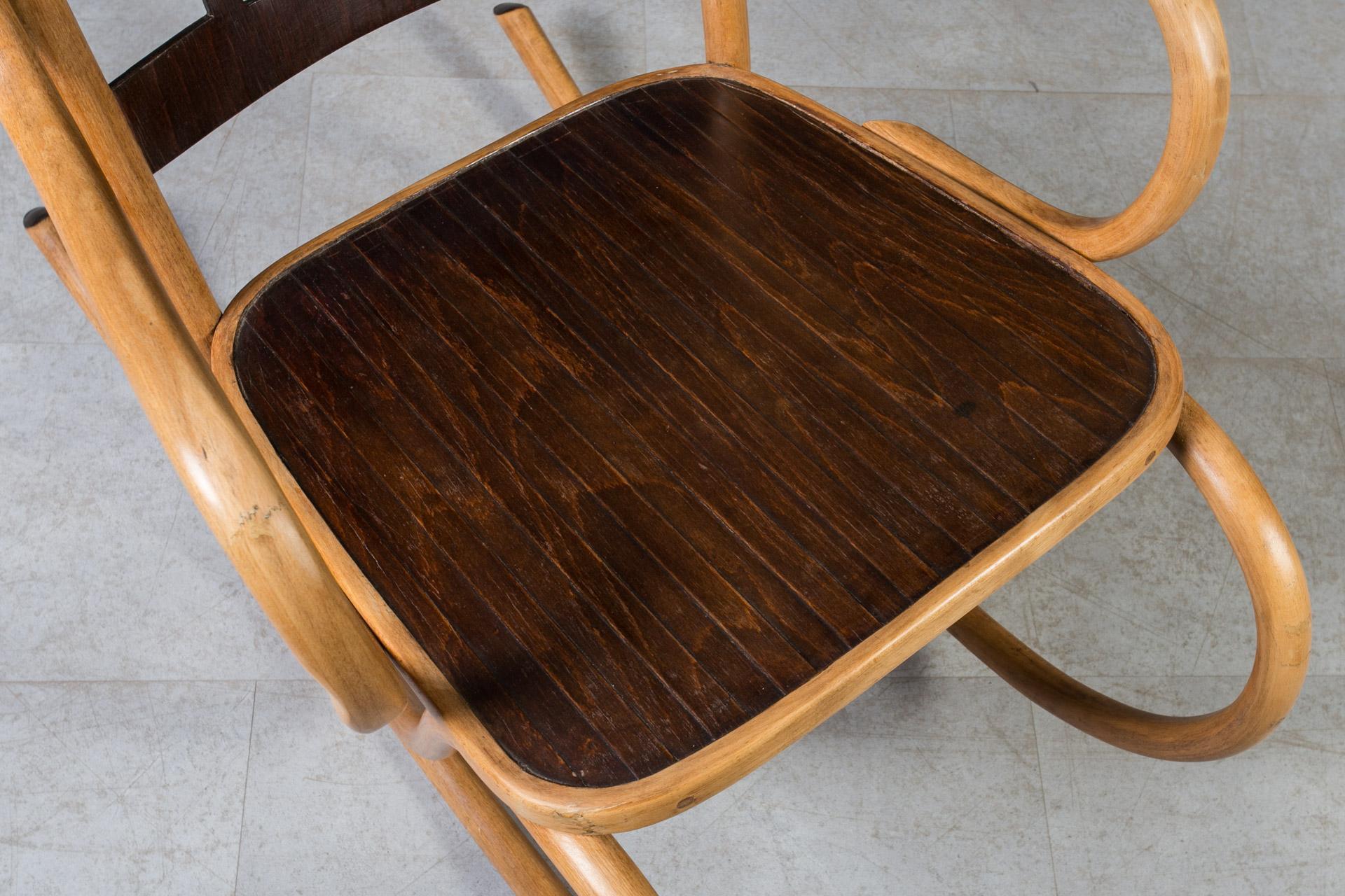 20ième siècle Chaise à bascule ancienne Jacob & Josef Kohn, design Art Nouveau, bois cintré, restaurée en vente