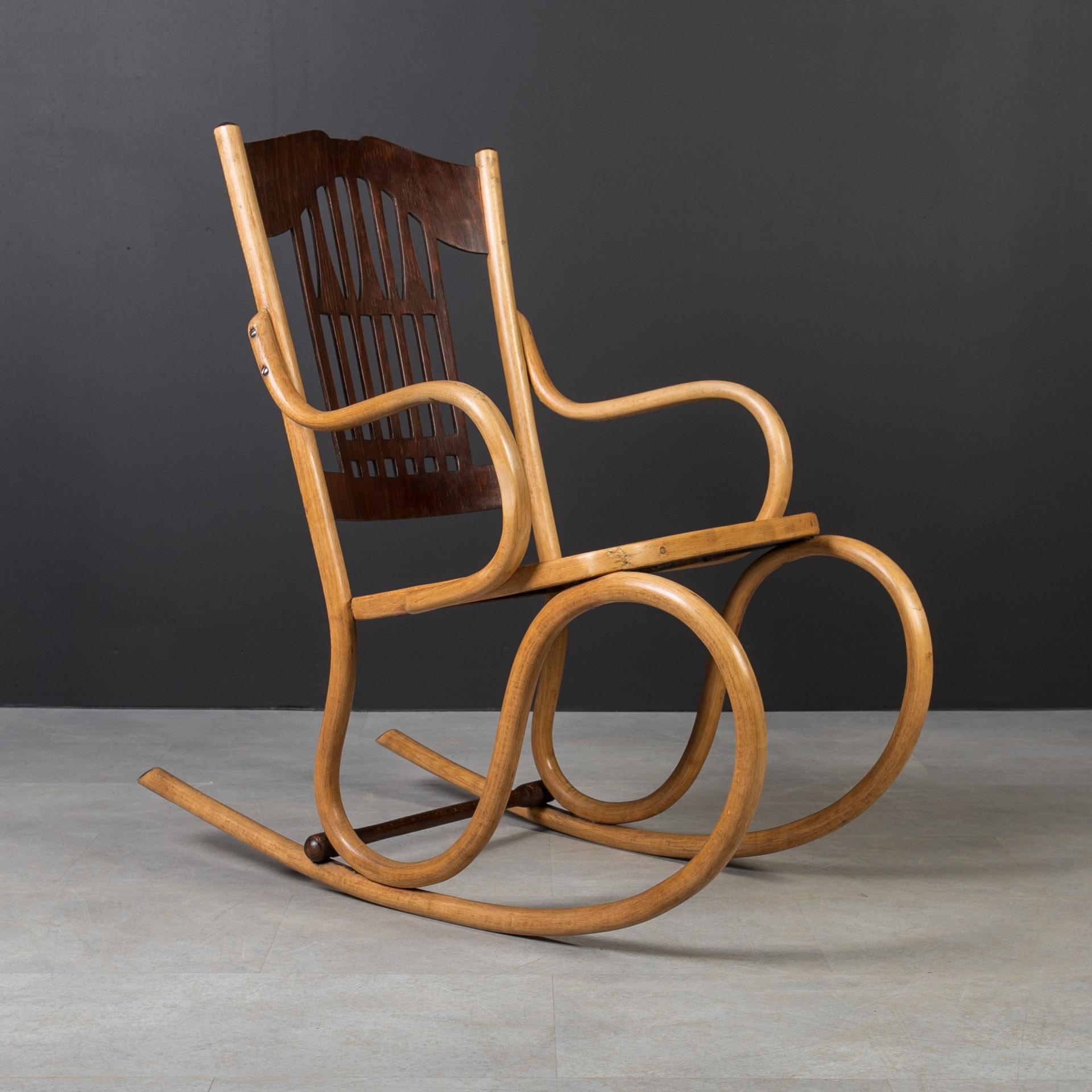 Chaise à bascule ancienne Jacob & Josef Kohn, design Art Nouveau, bois cintré, restaurée en vente 2