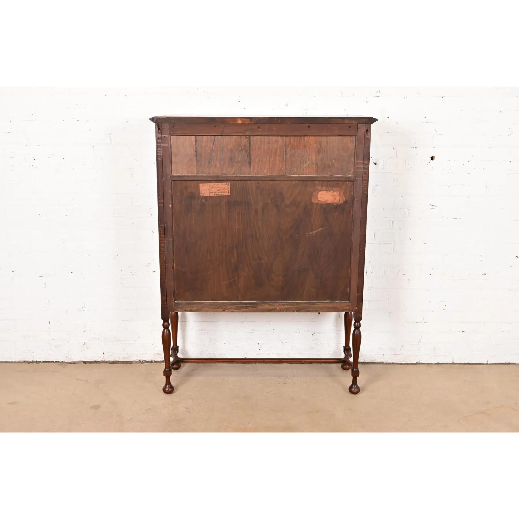 Antica libreria o vetrinetta in noce intagliato Jacobean Walnut, circa anni '20 in vendita 5