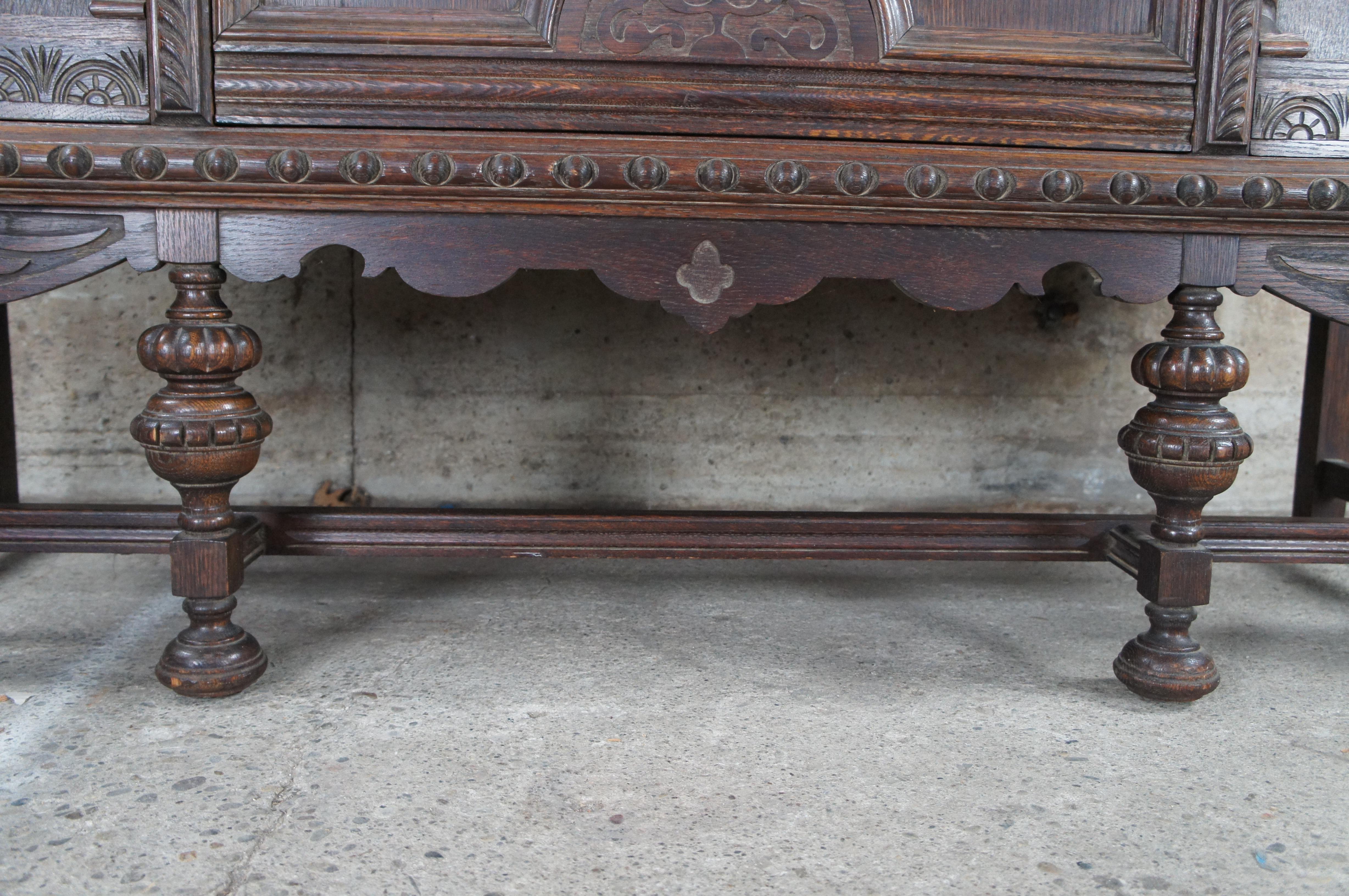 Antique Jacobean English Revive Buffet Sideboard Server Credenza en chêne sculpté 3