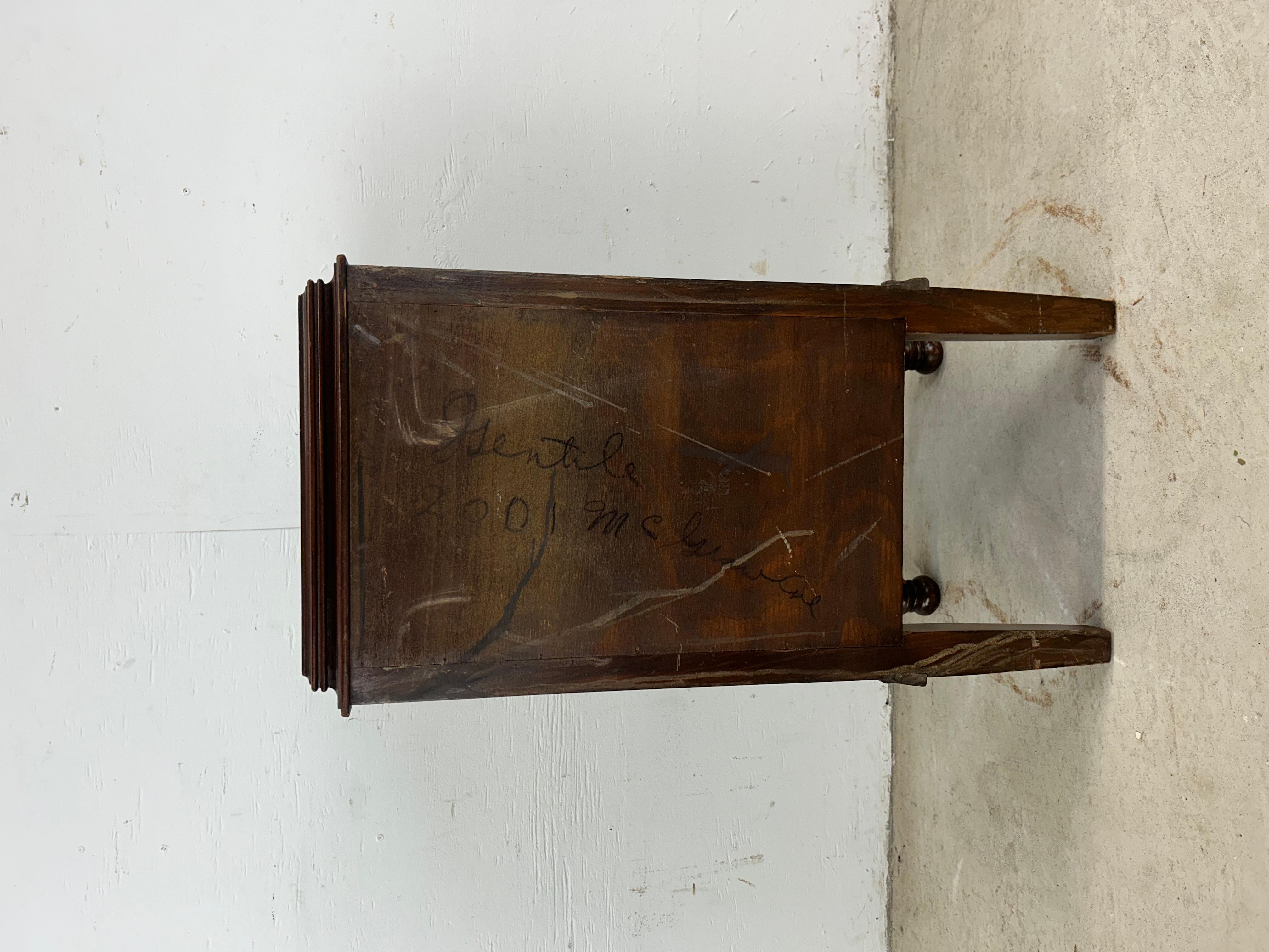 Ancienne commode en noyer sculpté de style gothique jacobéen en vente 11