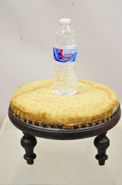 Antike Jacobean Mahagoni Runde kleine Fußbank Ottomane mit geschnitzten Beinen drehen