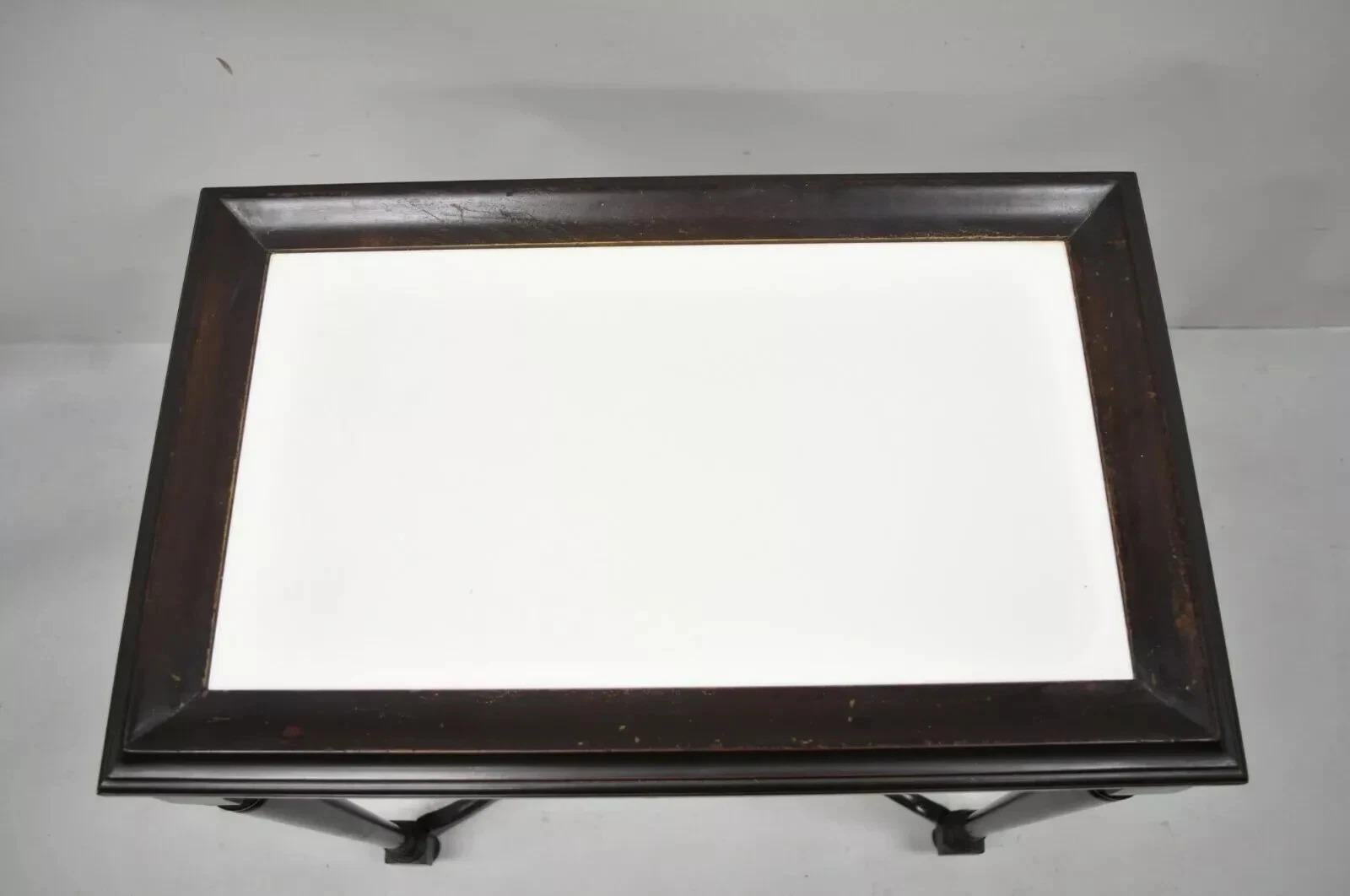 Ancienne table d'appoint en acajou sculpté de la Renaissance Jacobéenne avec plateau en celluloïd Bon état - En vente à Philadelphia, PA