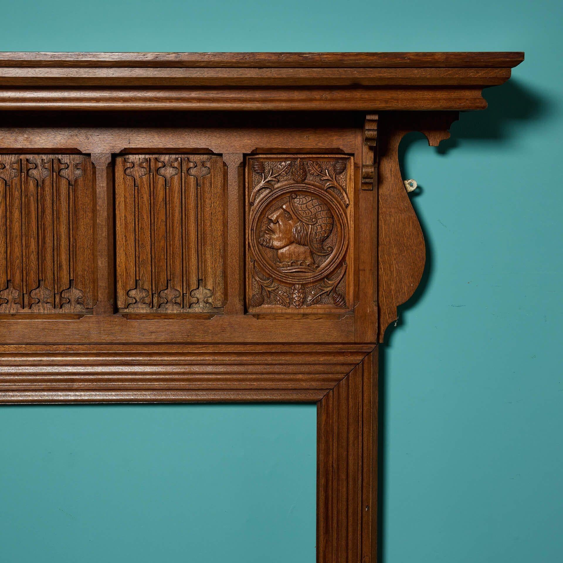 Anglais Antique Jacobean Revival cheminée en Oak sculpté en vente