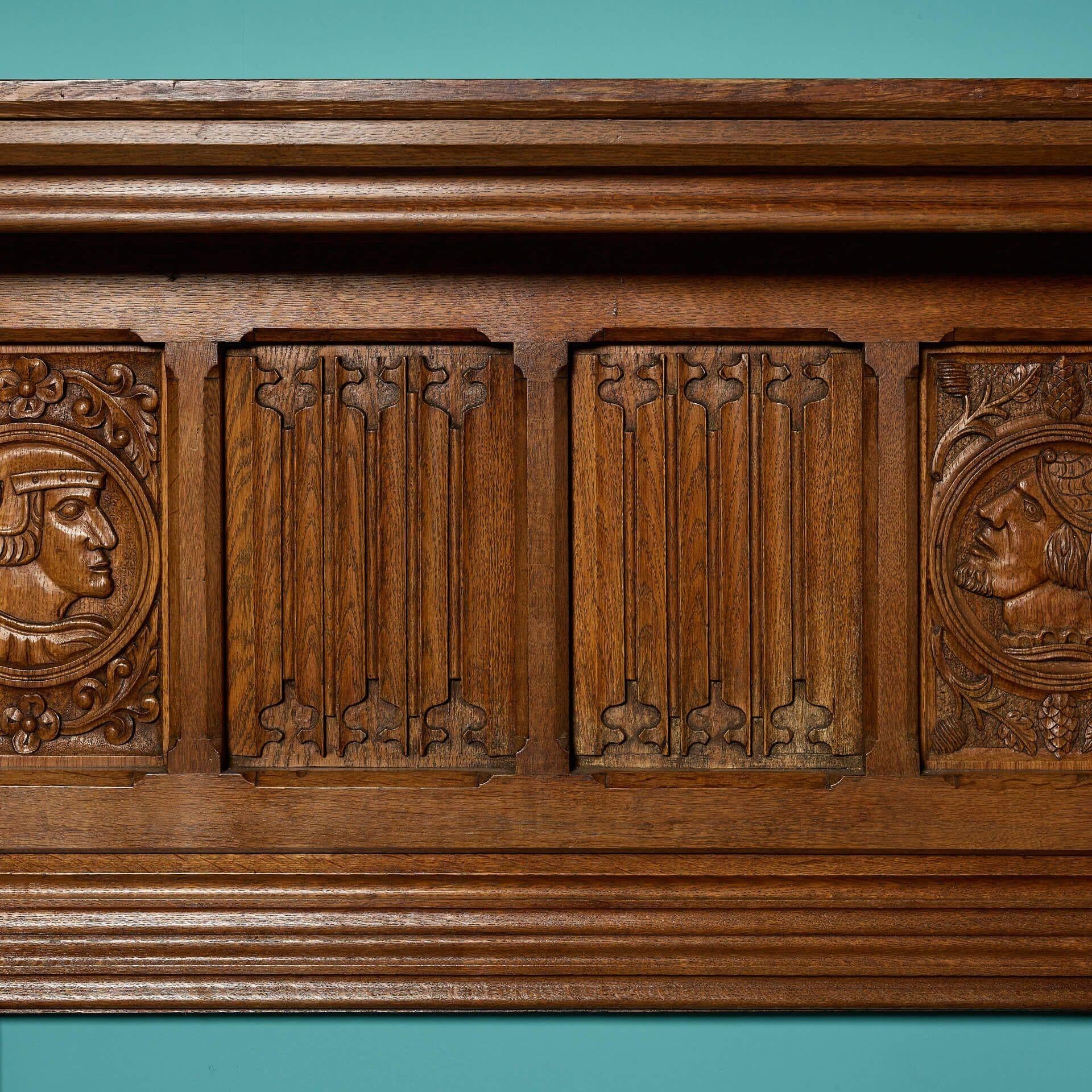 Antique Jacobean Revival cheminée en Oak sculpté État moyen - En vente à Wormelow, Herefordshire