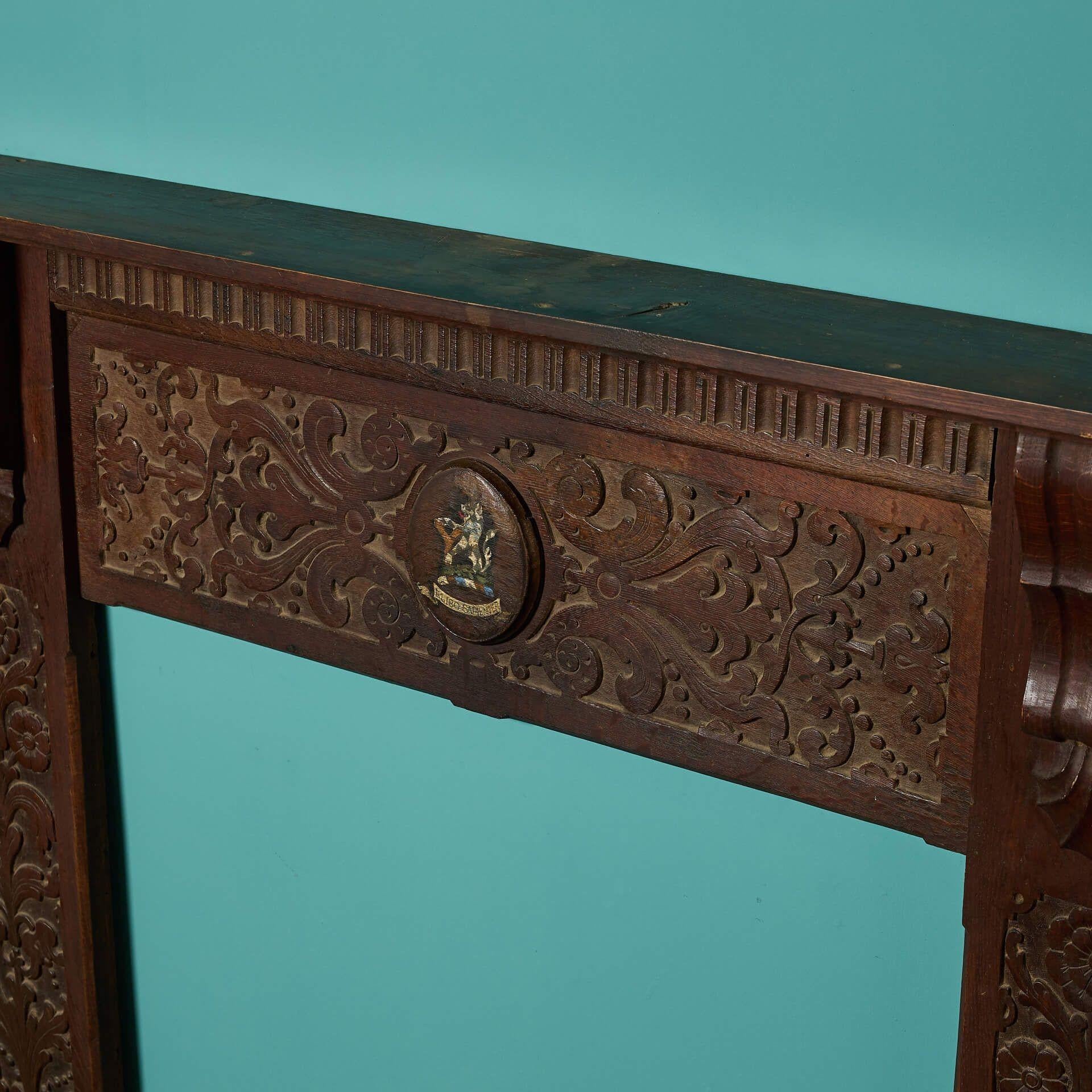 Antiker Kamin aus geschnitzter Eiche im Jacobean-Stil (Jakobinisch) im Angebot