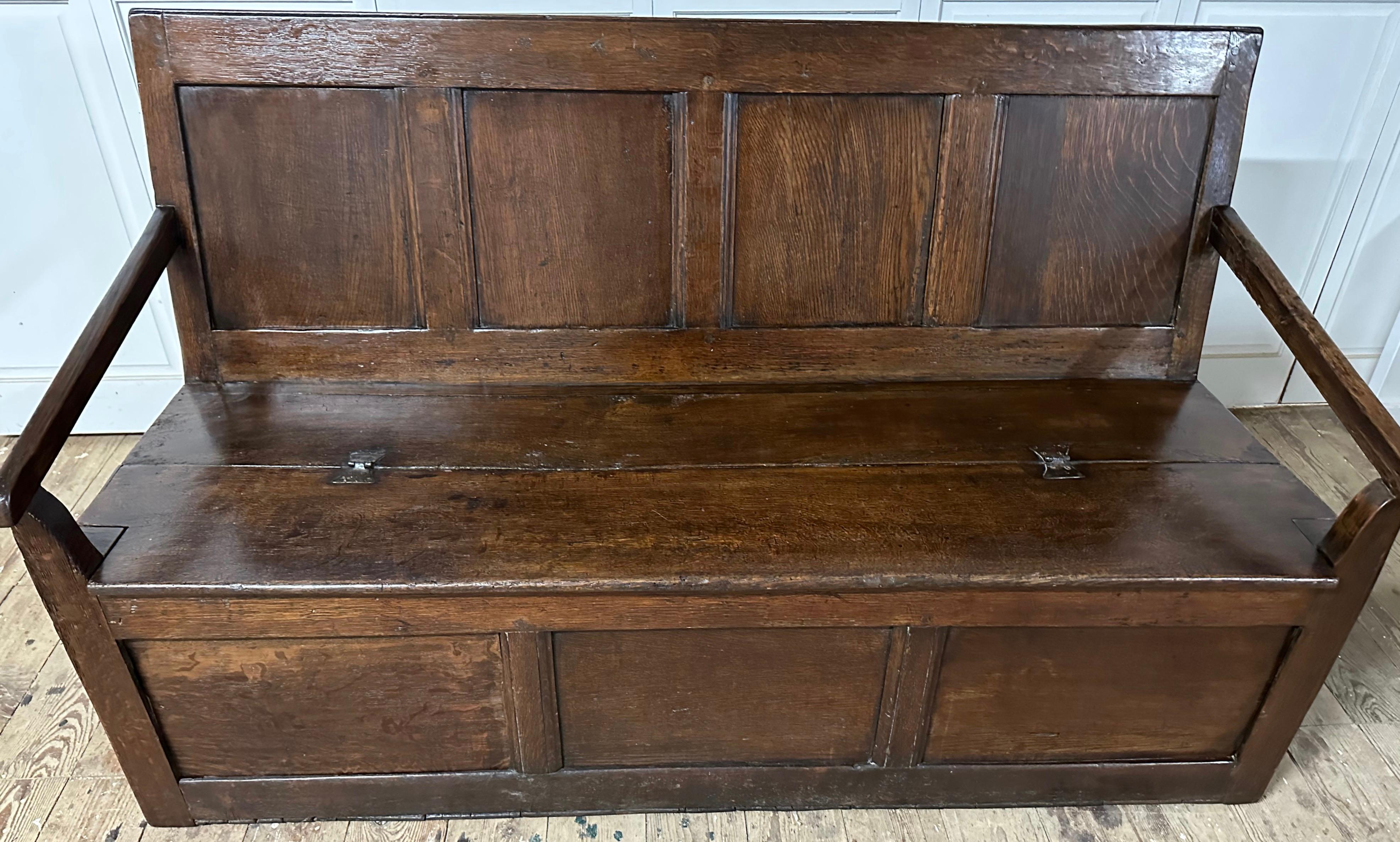 Antique Jacobean Style Oak Hall Bench In Good Condition For Sale In Sheffield, MA