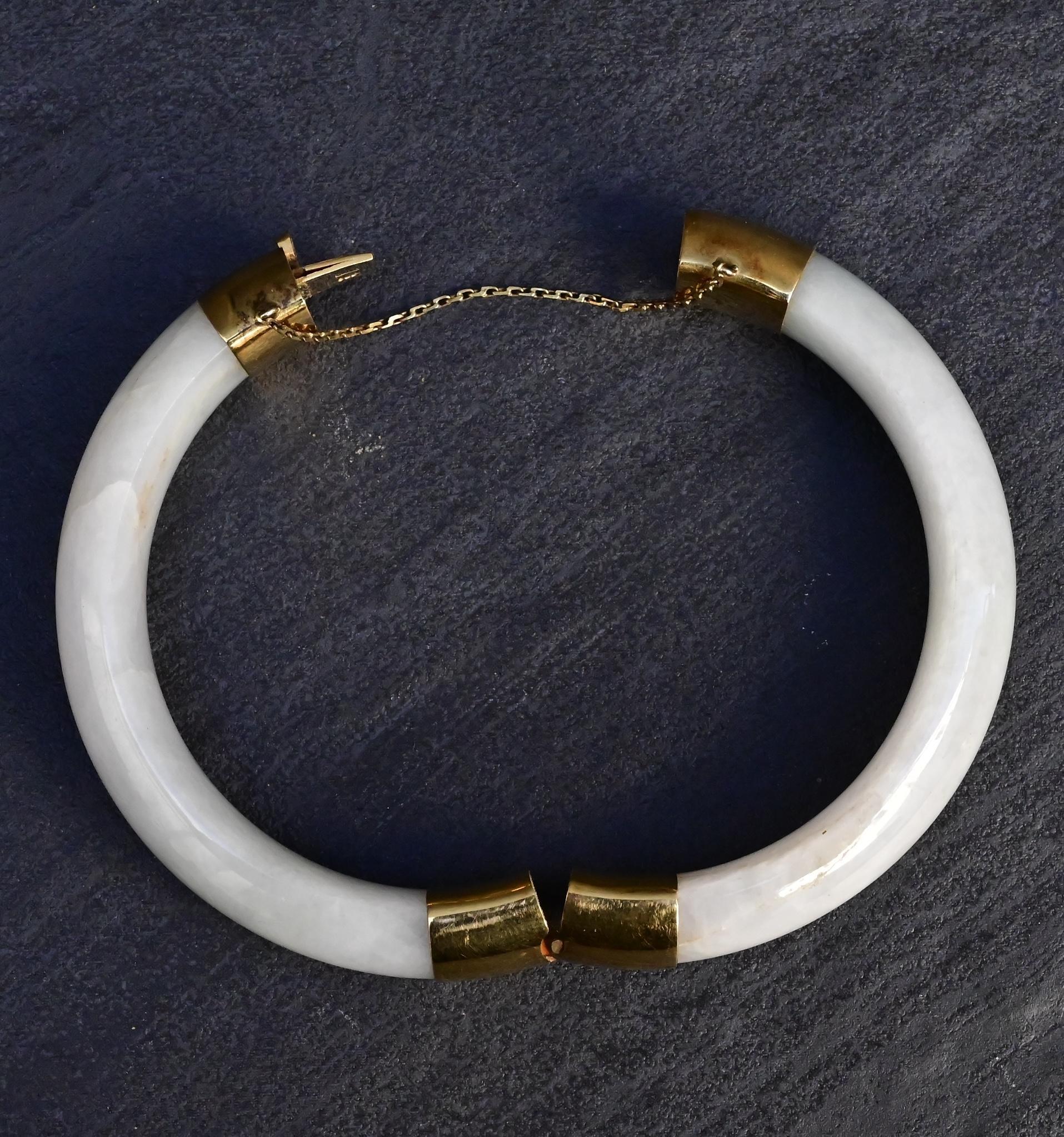 Bracelet à charnière en jade ancien et or 14K Bon état - En vente à Media, PA