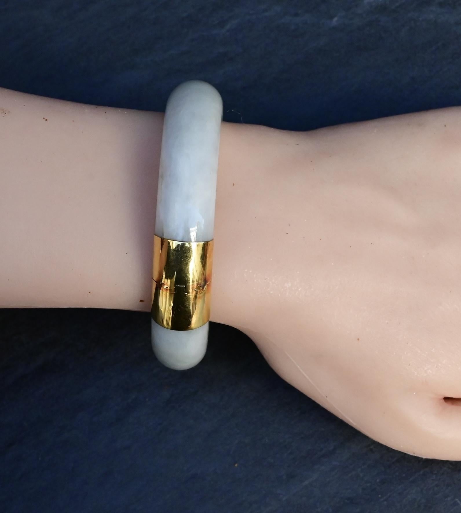 Bracelet à charnière en jade ancien et or 14K en vente 1