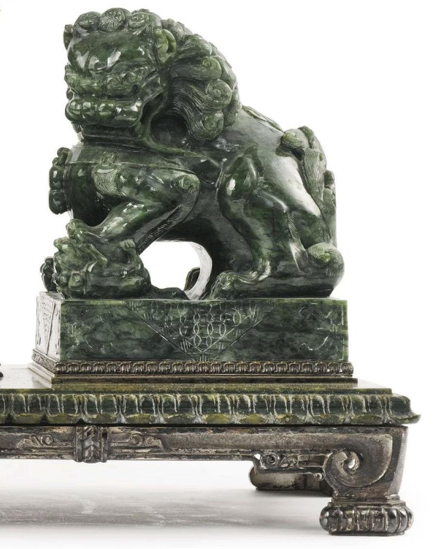 Argenté Pendule de cheminée ancienne en jade et bronze argenté vendue par Yamanaka & Co. en vente