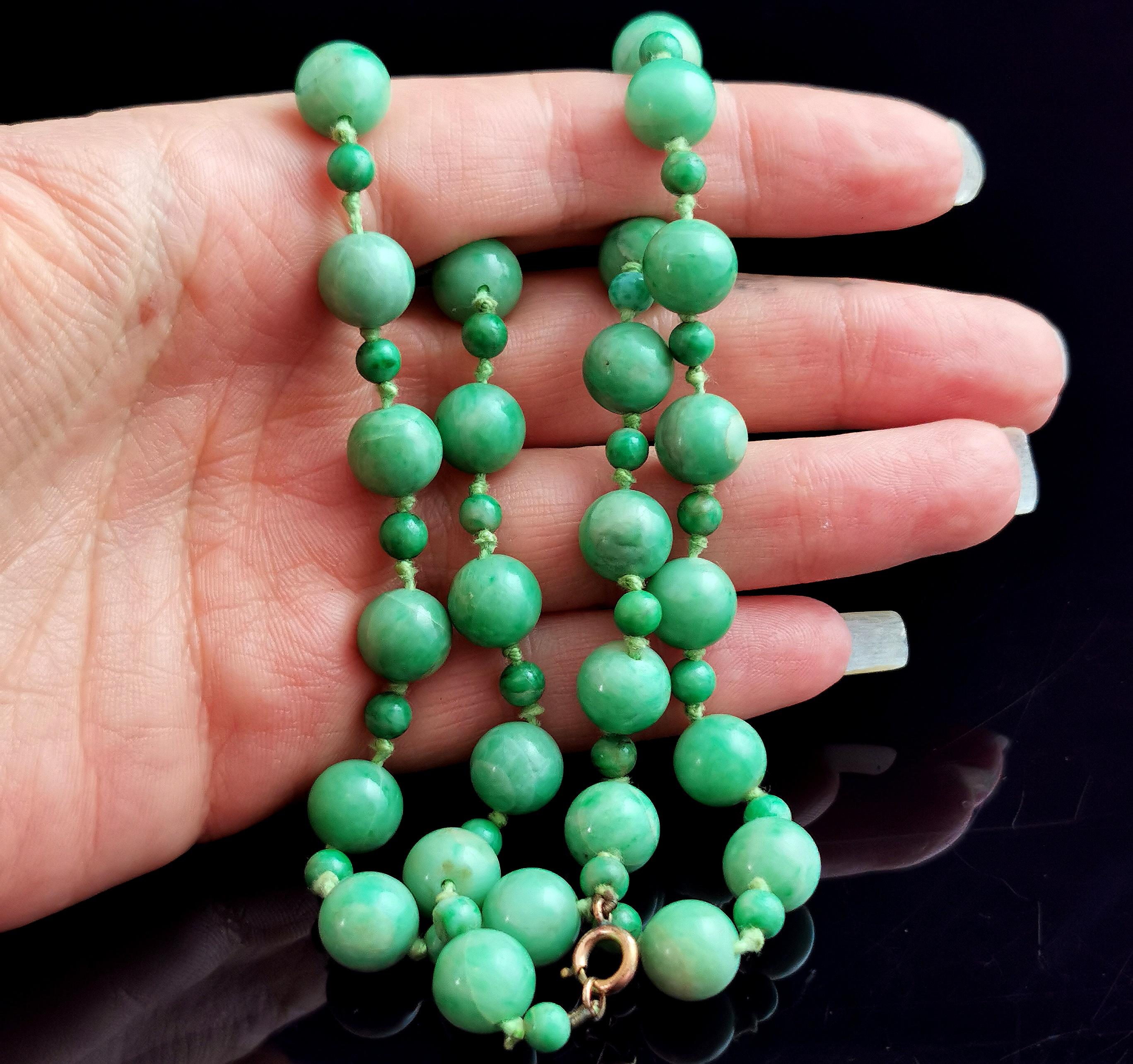 Antike Perlenkette aus Jade, Art déco, ca. 1910er Jahre für Damen oder Herren
